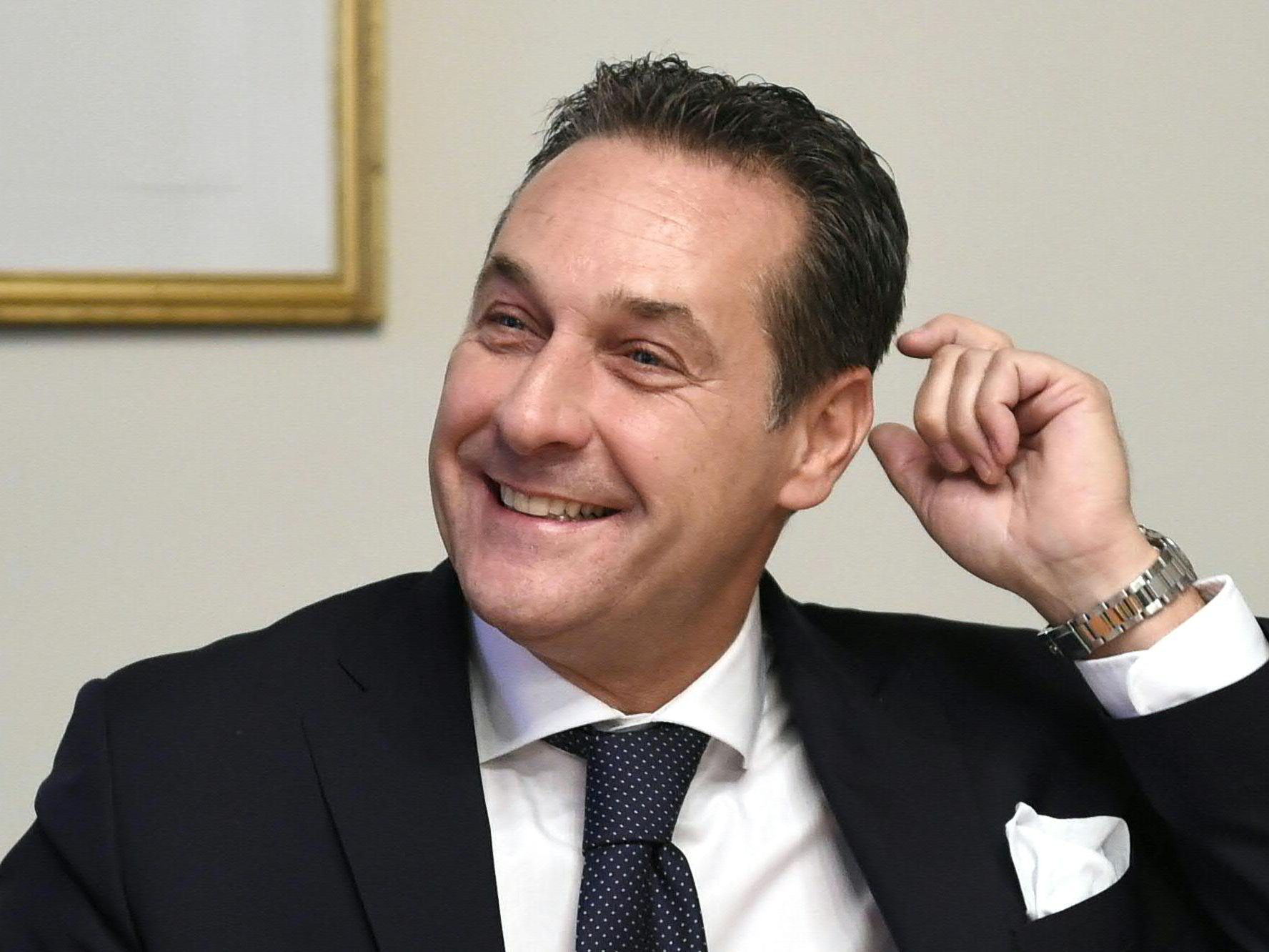 Die FPÖ lässt sich Zeit mit der Entscheidungsfindung. Die FPÖ lässt sich Zeit mit der Entscheidungsfindung.