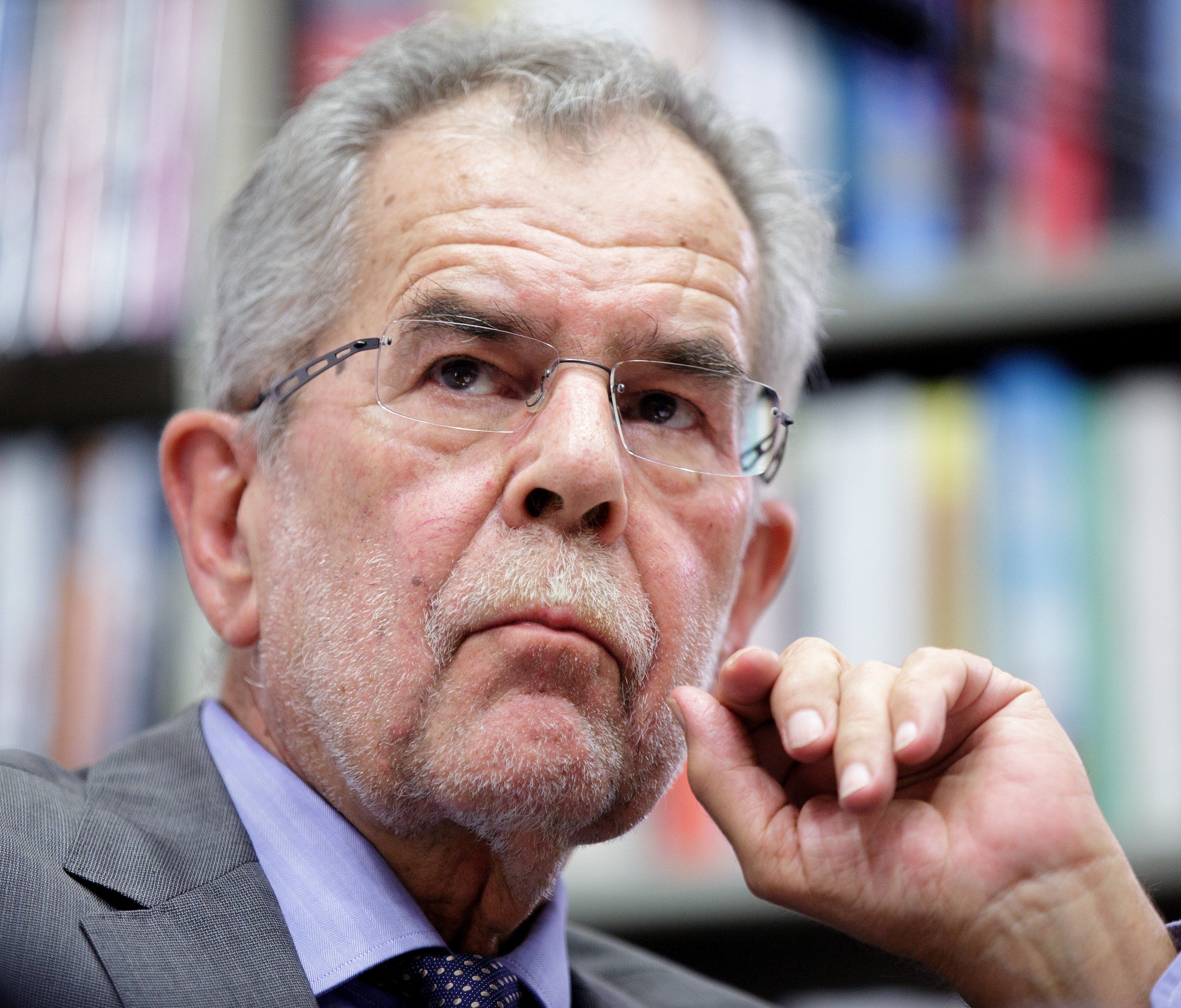 Noch hat sich Alexander Van der Bellen nicht entschieden. Noch hat sich Alexander Van der Bellen nicht entschieden.
