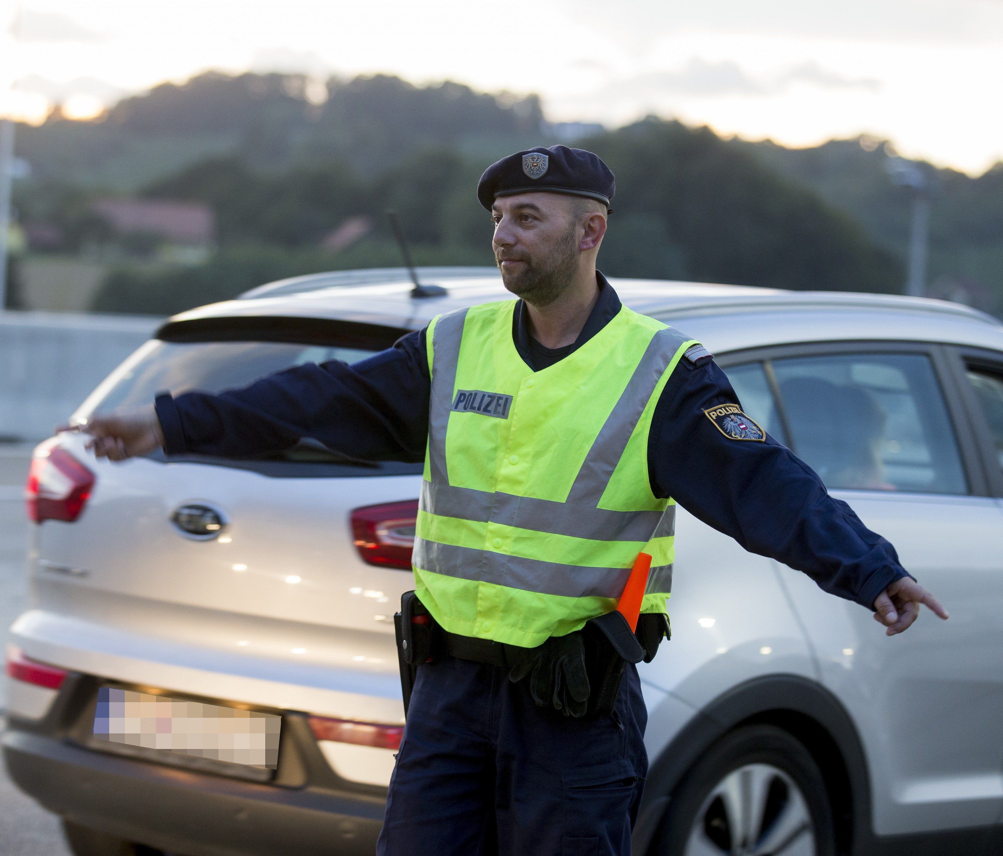 Die Polizei konnte die zwei Verdächtigen in dem Fall festnehmen. Die Polizei konnte die zwei Verdächtigen in dem Fall festnehmen.