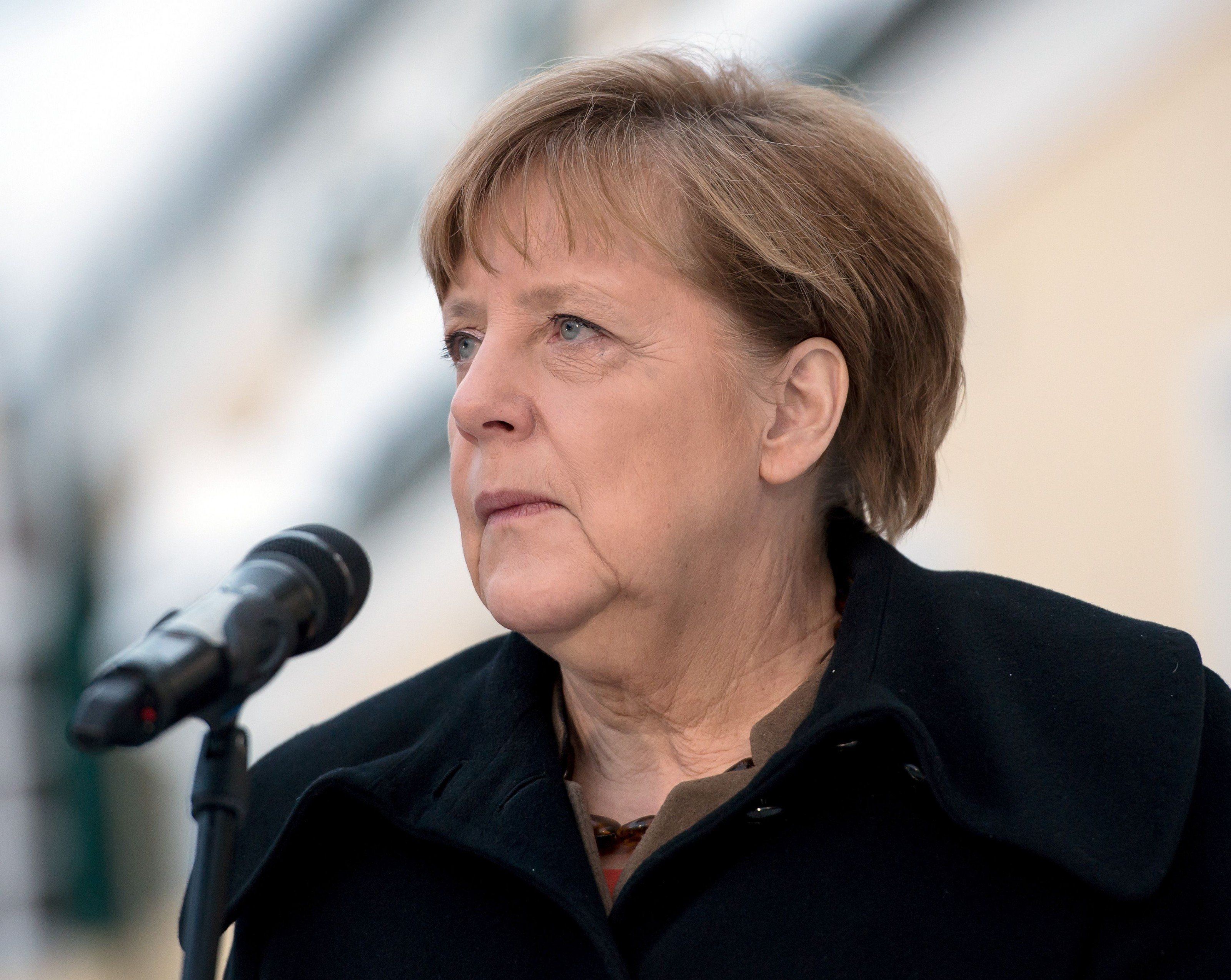 Laut Psychoanalytiker Hans-Joachim Maaz ist Merkel eine Gefahr für Deutschland. Laut Psychoanalytiker Hans-Joachim Maaz ist Merkel eine Gefahr für Deutschland.