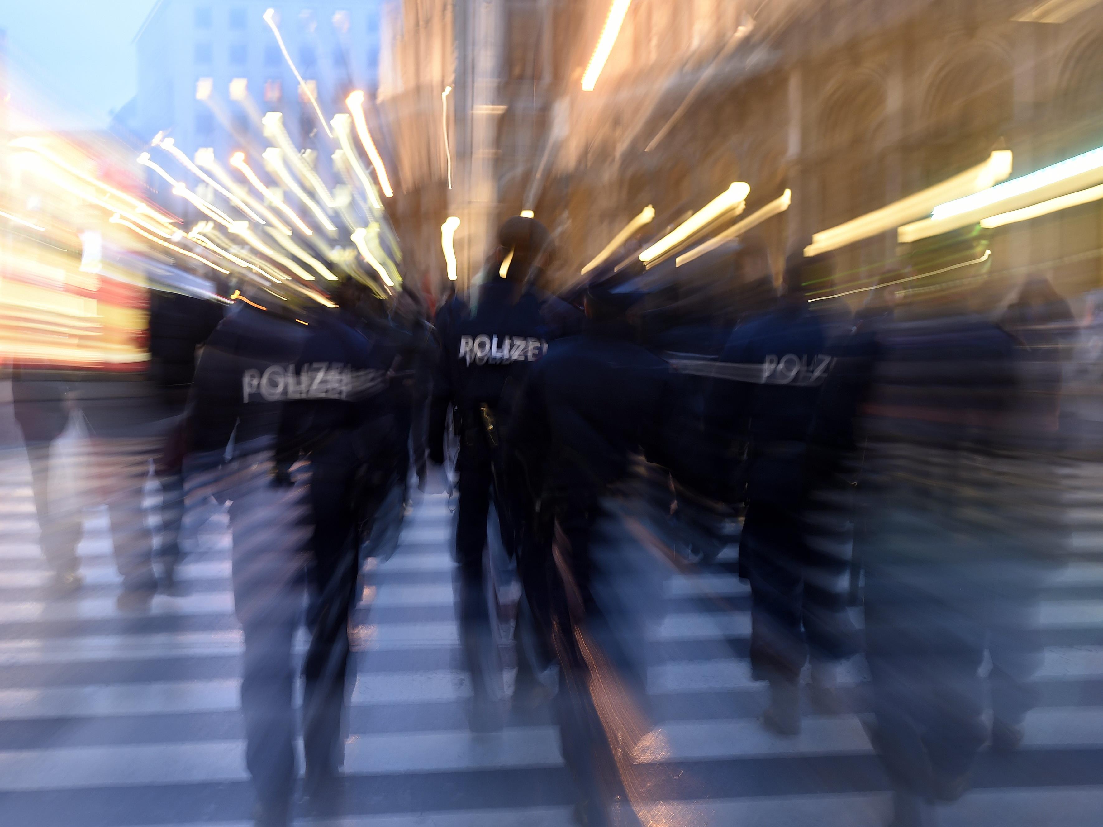 Die Polizei hat bei einer Razzia in der Salzburger Innenstadt 70 Menschen überprüft.