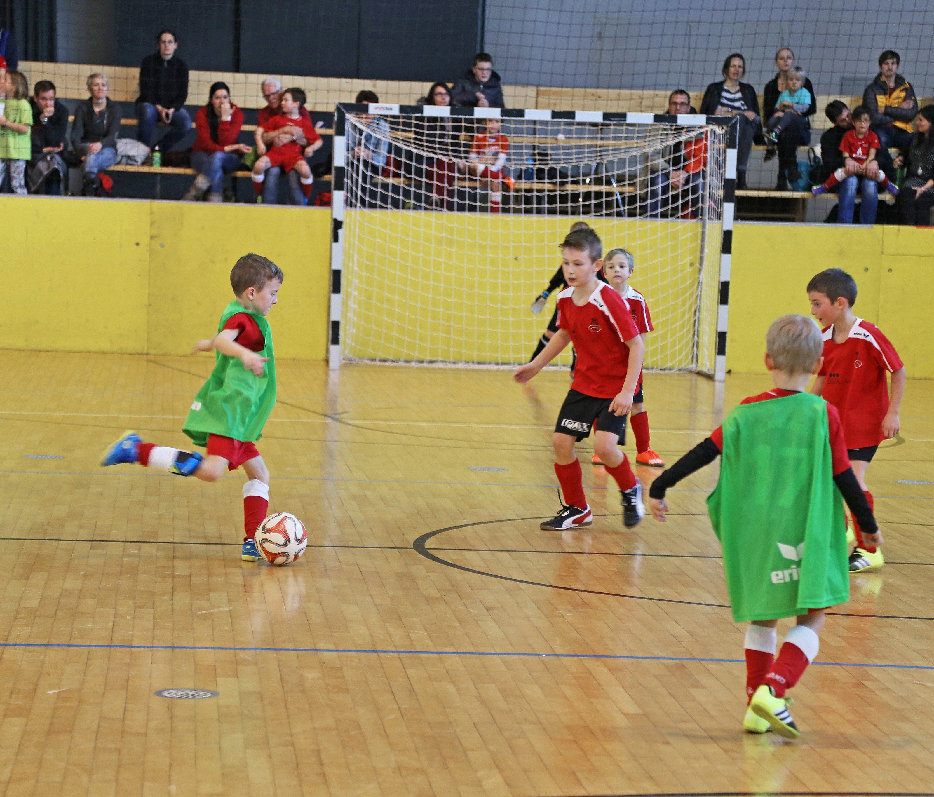Spannende Spiele gingen vergangenes Wochenende in der Wiesbachhalle über die Bühne. Spannende Spiele gingen vergangenes Wochenende in der Wiesbachhalle über die Bühne.