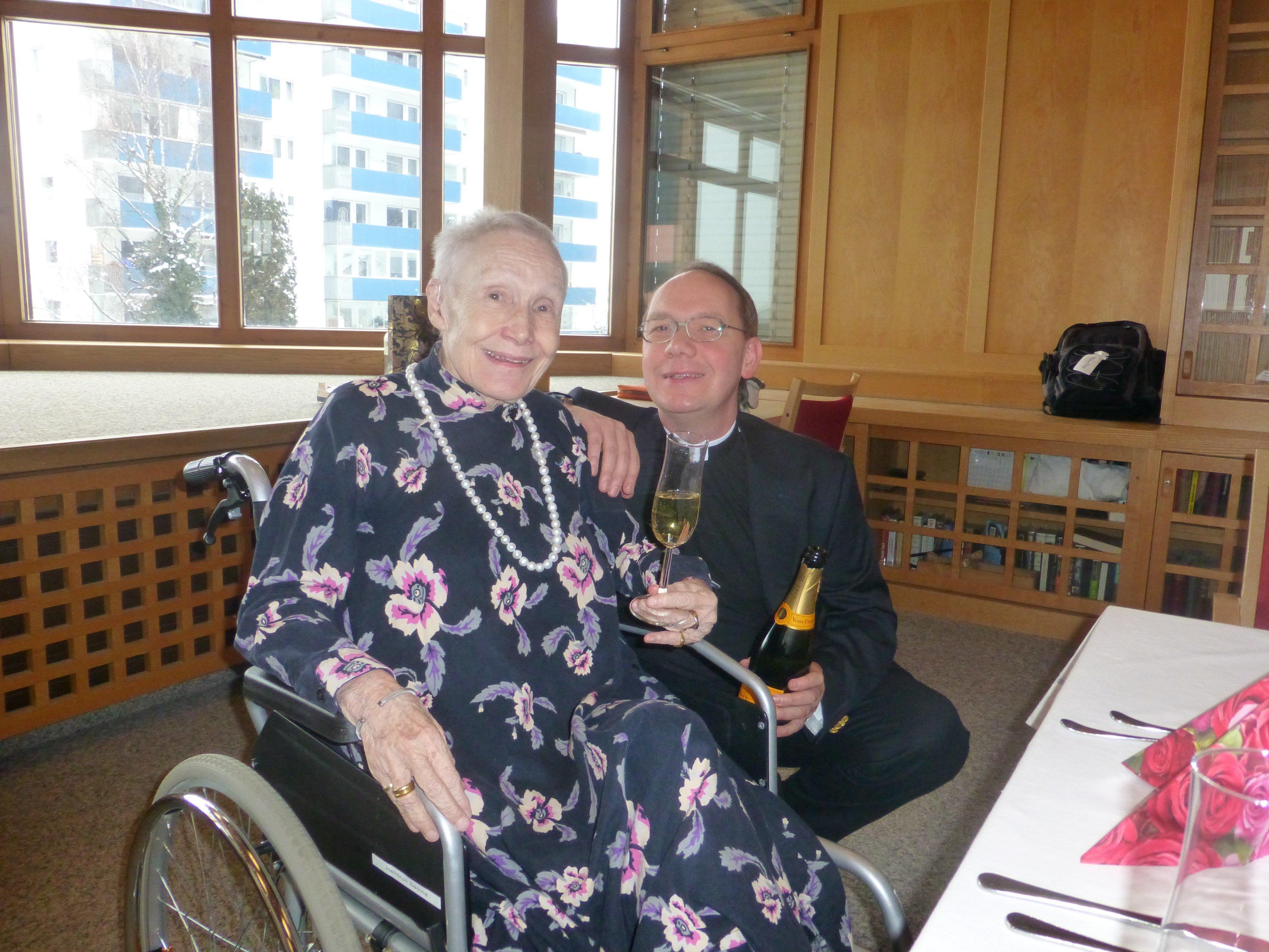Frau Heilbrun feierte mit ihrem Sohn DDr. Thomas Heilbrun und weiteren Gästen ihren 85. Geburtstag mit einem köstlichen Candlelight-Dinner.