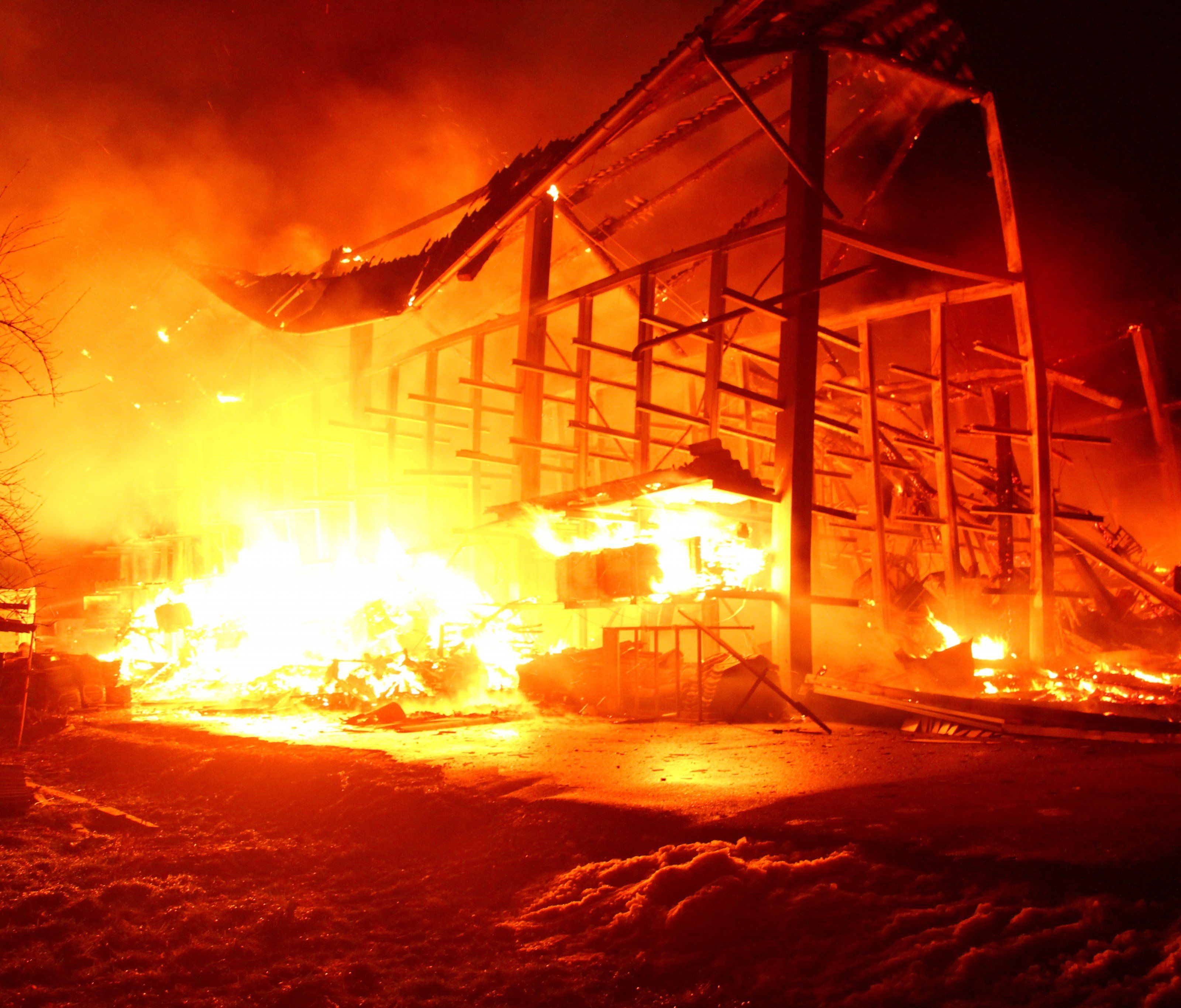 Ehemalige Schreinerei in Diepoldsau wurde Raub der Flammen. Ehemalige Schreinerei in Diepoldsau wurde Raub der Flammen.