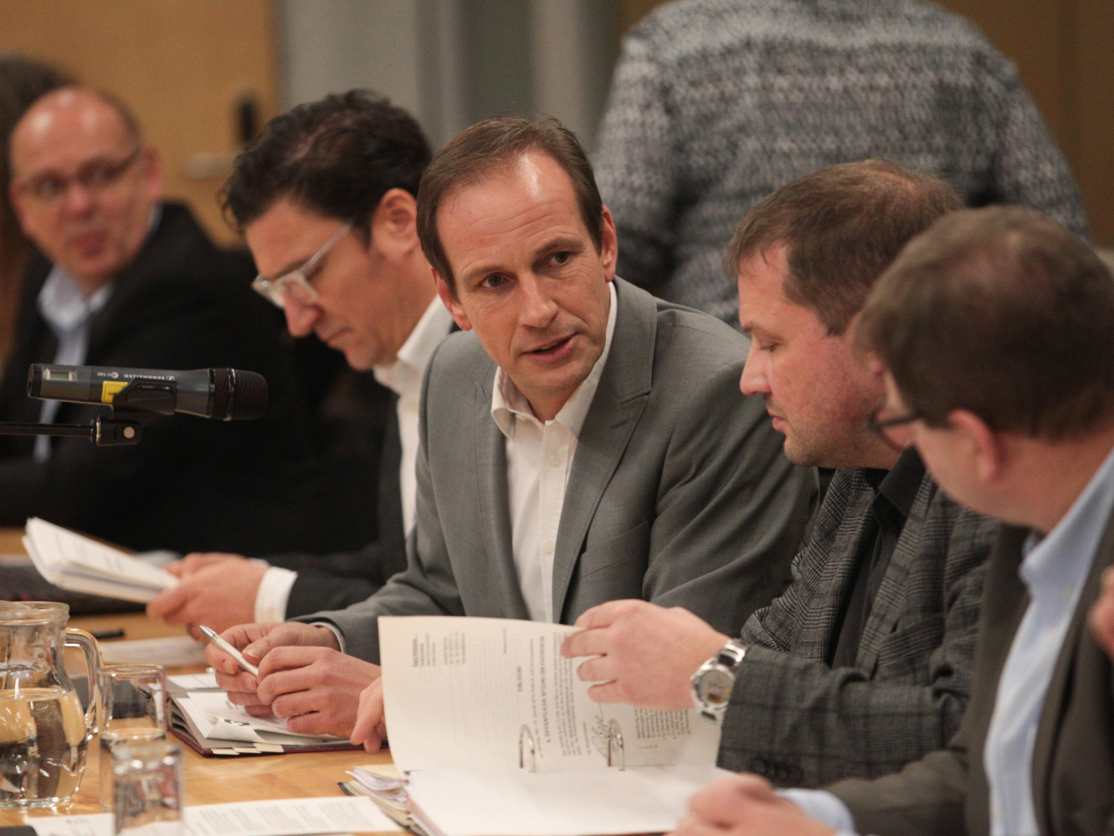 Dieter Egger bringt seine Umbaupläne im Stadtrat durch - mit den Stimmen der ÖVP.