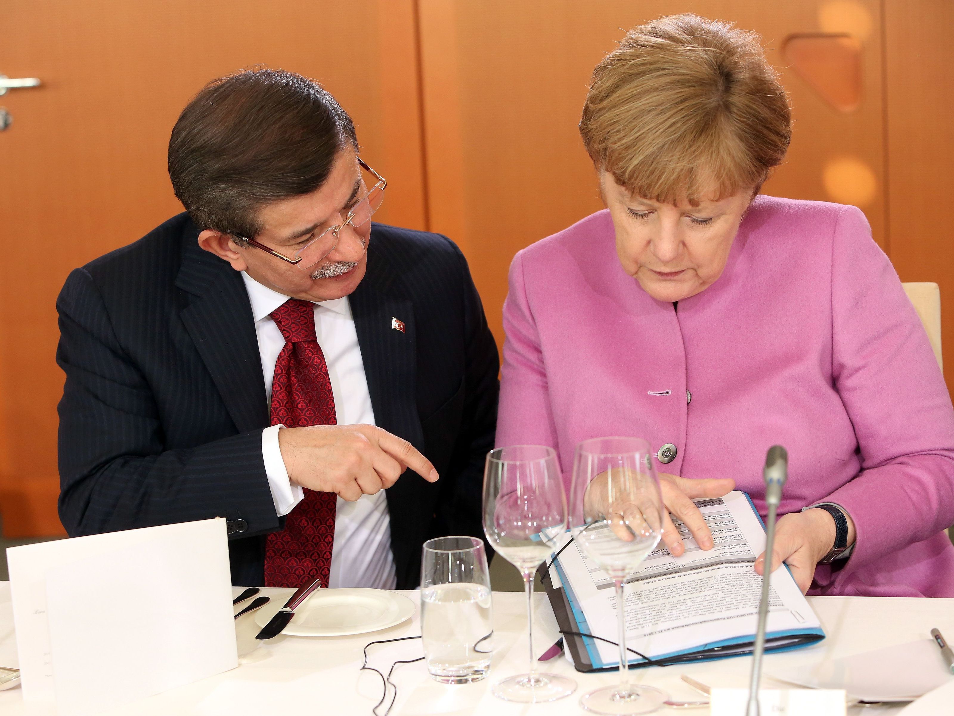 Regierungskonsultationen: Davutoglu mit Merkel in Berlin. Regierungskonsultationen: Davutoglu mit Merkel in Berlin.