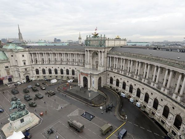 Wer zieht nach Heinz Fischer in die Hofburg ein? Wer zieht nach Heinz Fischer in die Hofburg ein?