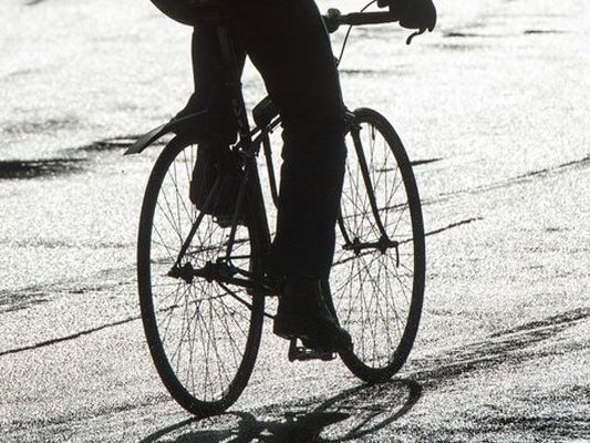 Ein Wiener hatte eine Radfahrerin mit einem Messer attackiert und verletzt Ein Wiener hatte eine Radfahrerin mit einem Messer attackiert und verletzt