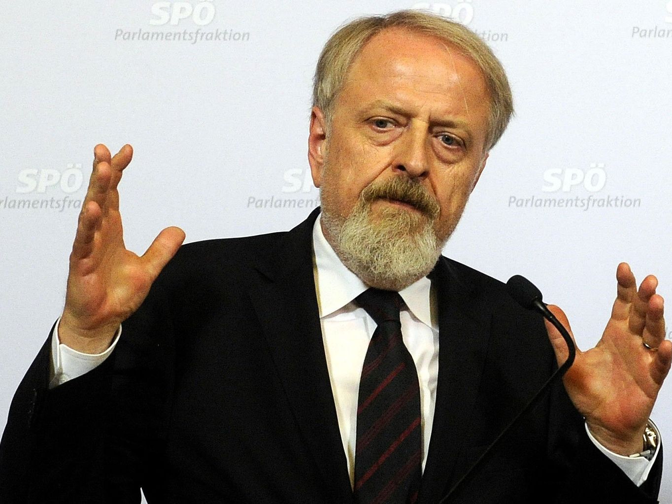 Gerhard Schmid sieht wichtigere Themen als die Flüchtlingsobergrenze. Gerhard Schmid sieht wichtigere Themen als die Flüchtlingsobergrenze.