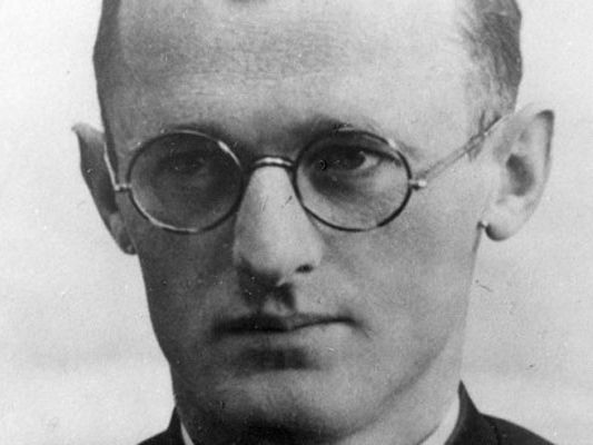 Als "Engel von Dachau" bekannter Pfarrer Engelmar Unzeigig soll seliggesprochen werden. Als "Engel von Dachau" bekannter Pfarrer Engelmar Unzeigig soll seliggesprochen werden.