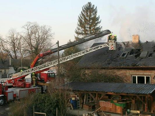 Der Besitzer des Hauses in Korneuburg steht wegen Brandstiftung vor Gericht.
