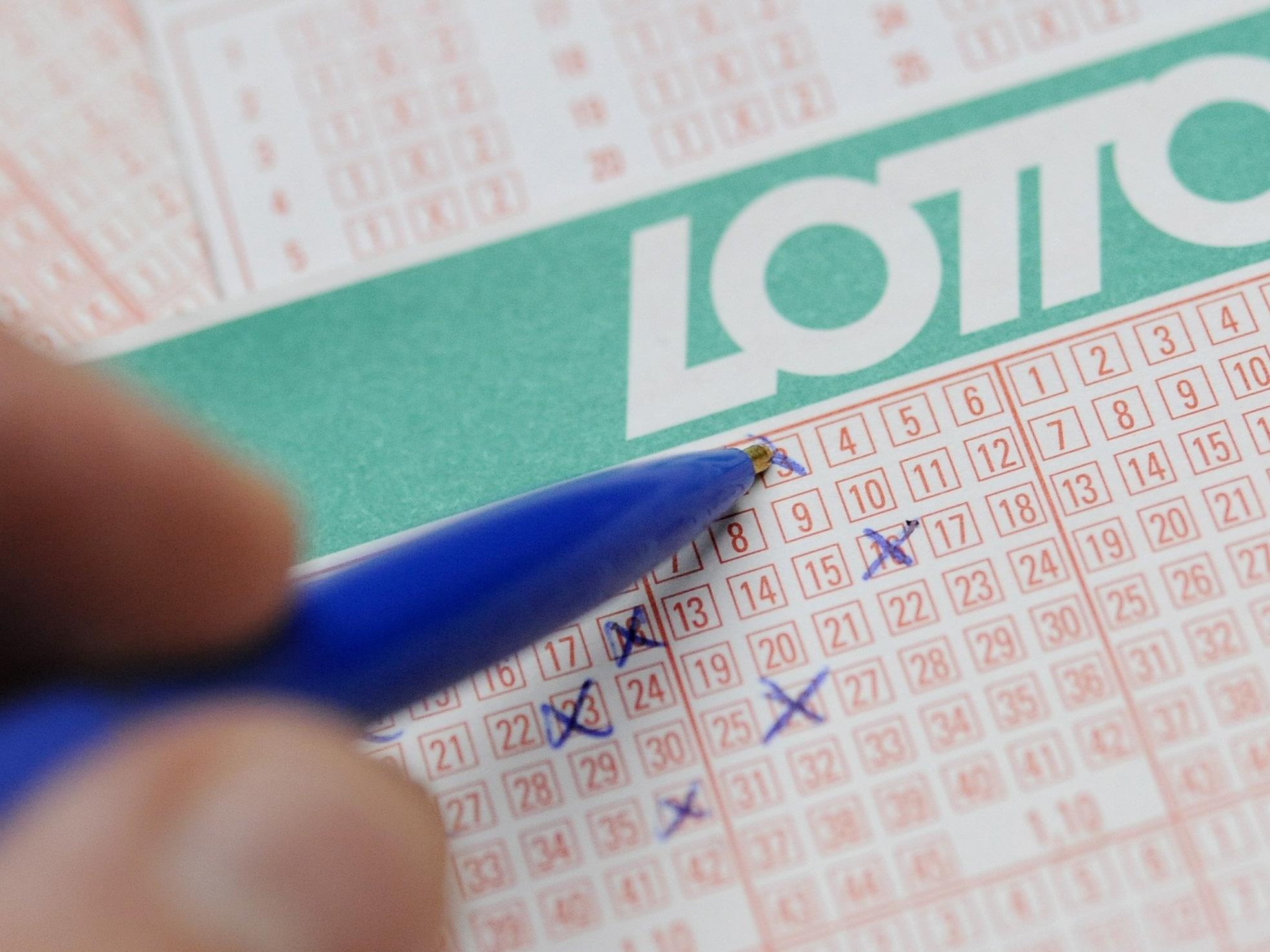 Die Lotterien erwarten einen Tipper-Ansturm am Wochenende.