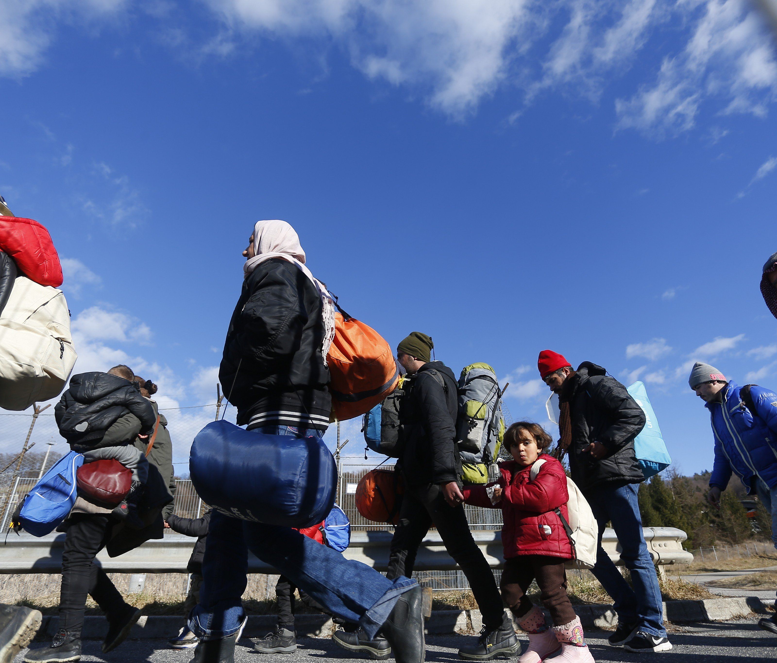 Flüchtlinge: Kontrollen an zwölf weiteren Übergängen in Österreich Flüchtlinge: Kontrollen an zwölf weiteren Übergängen in Österreich