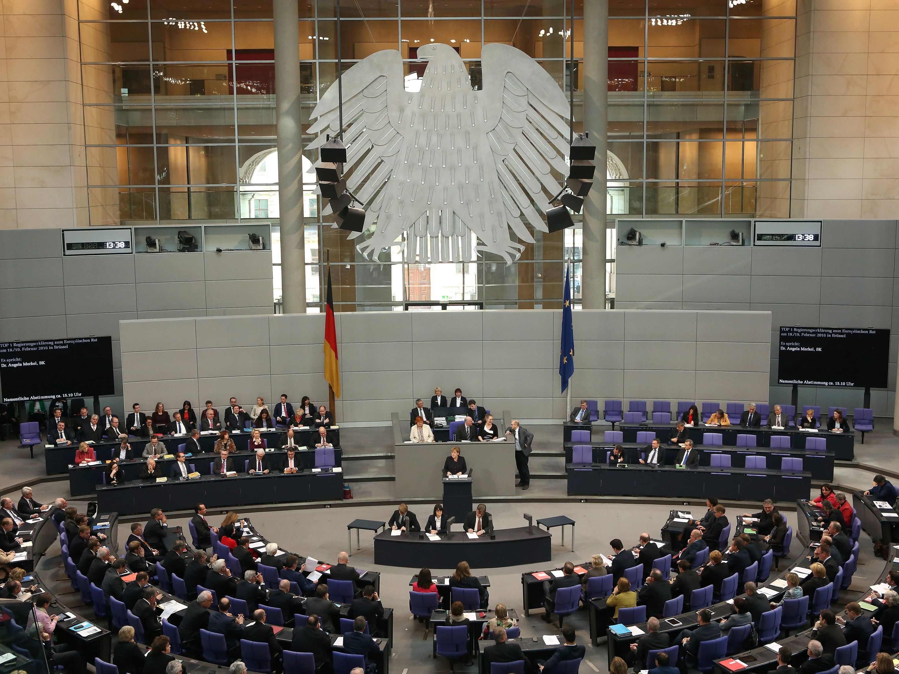 Der Bundestag hat über eine Verschärfung des Asylrechts abgestimmt. Der Bundestag hat über eine Verschärfung des Asylrechts abgestimmt.