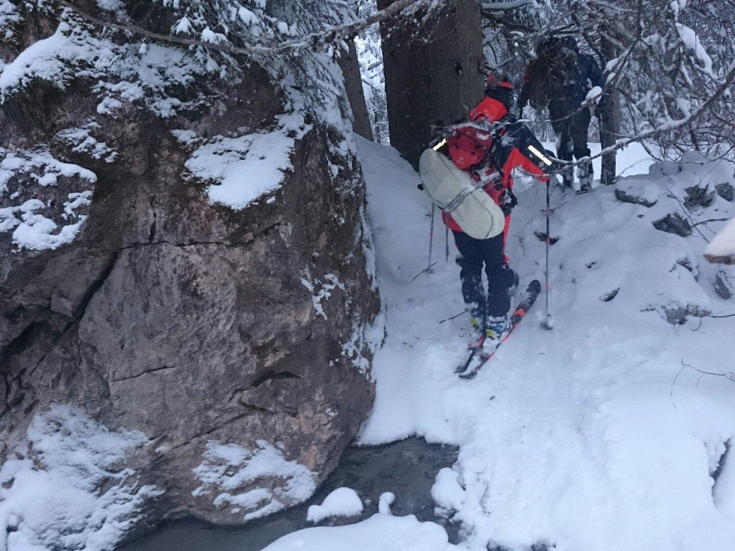 Elf Bergretter suchten nach den beiden Skifahrerin in Flachau.