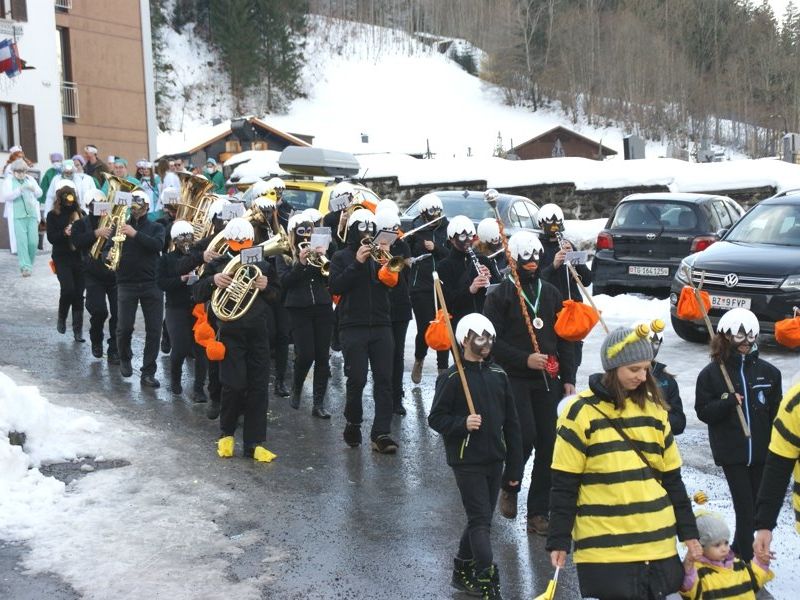 Die Bürgermusik Silbertal trat als Calimero auf Die Bürgermusik Silbertal trat als Calimero auf