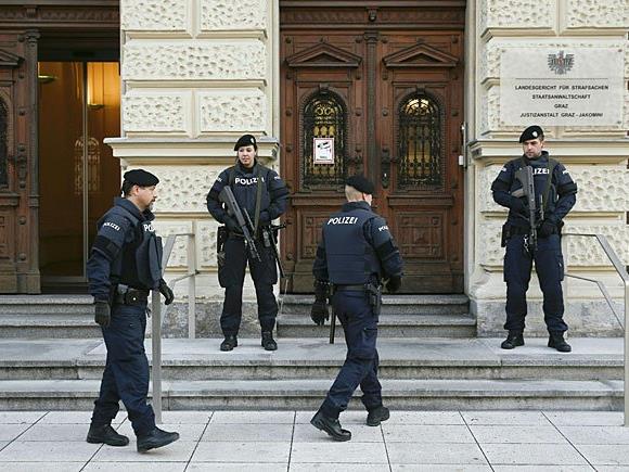 Polizeiaufgebot beim Prozess vor dem Straflandesgericht in Graz