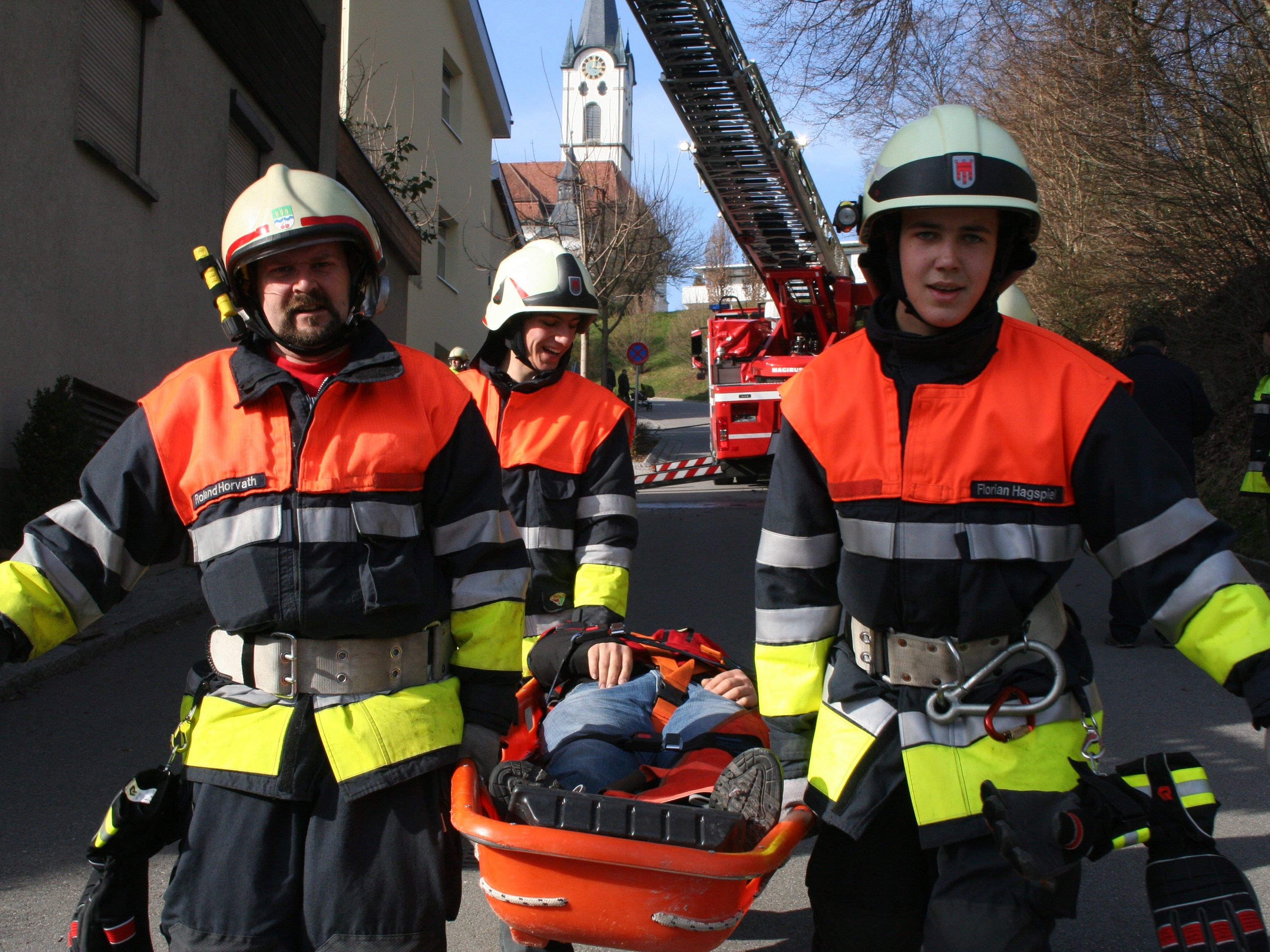 Die gemeinsame Groß-Übung wurde von den Feuerwehren und dem Roten Kreuz bestens gemeistert.