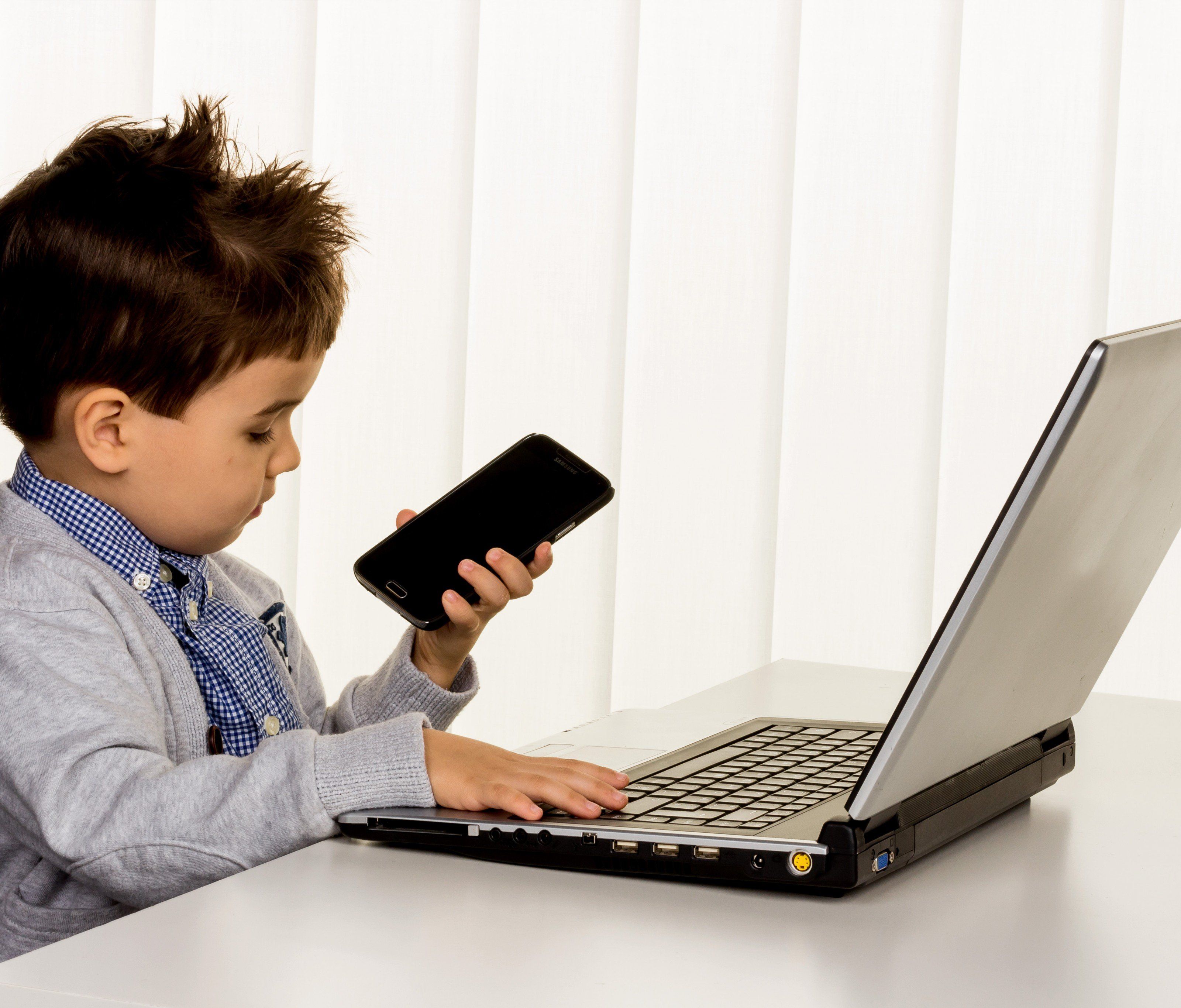 Bewußtseinsbildung für Kinder und Jugendliche: Das Internet sicher nutzen. Bewußtseinsbildung für Kinder und Jugendliche: Das Internet sicher nutzen.