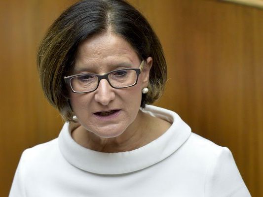 Beim Neffentrick "handelt es sich nicht um ein Kavaliersdelikt", betonte Innenministerin Johanna Mikl-Leitner Beim Neffentrick "handelt es sich nicht um ein Kavaliersdelikt", betonte Innenministerin Johanna Mikl-Leitner