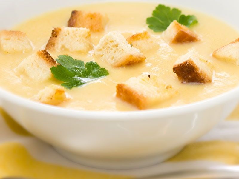 Sellerieschaumsuppe mit Croutons - mmh, fein! Sellerieschaumsuppe mit Croutons - mmh, fein!