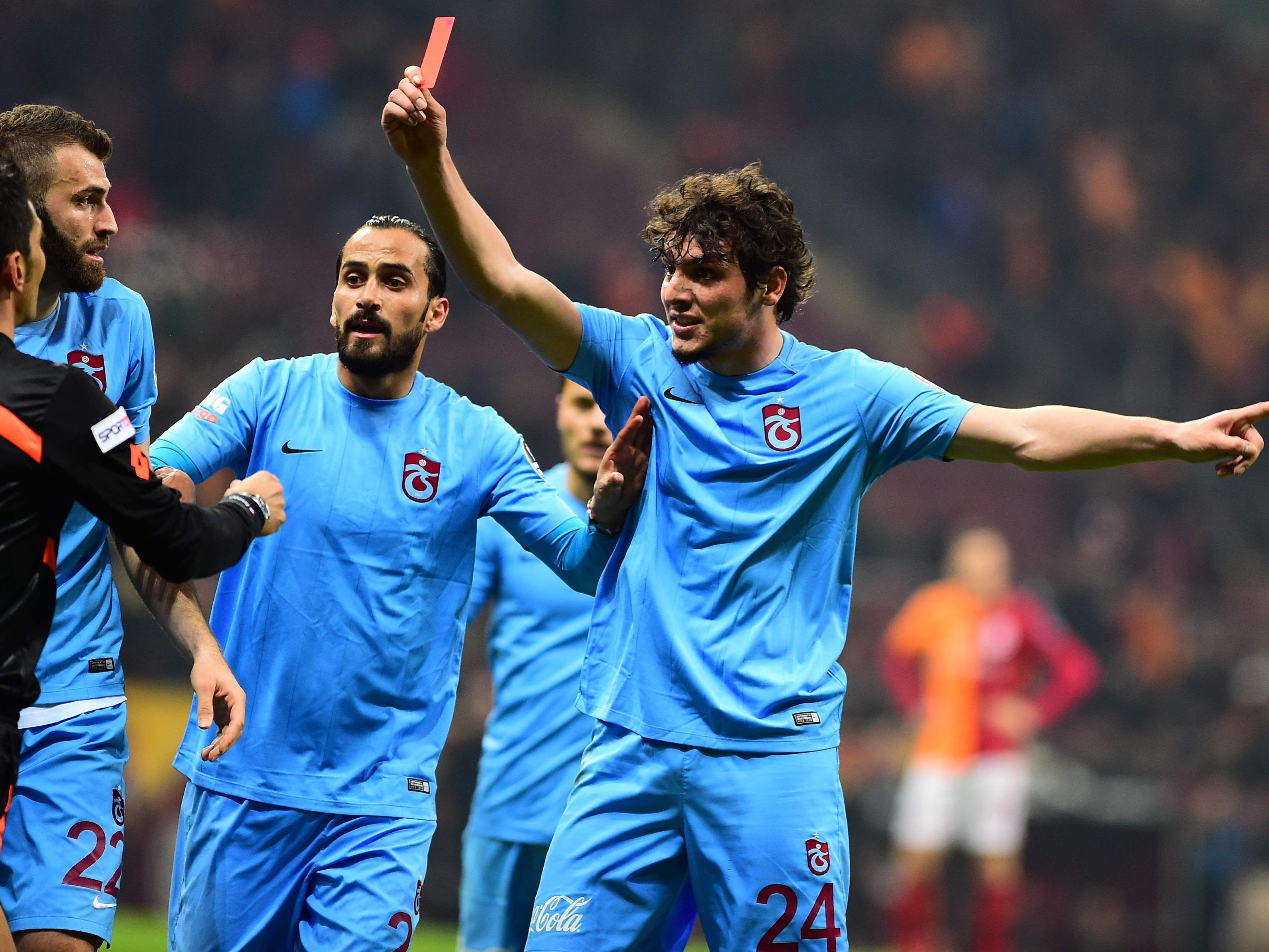 Vier Trabzonspor-Spieler wurden insgesamt des Platzes verwiesen.