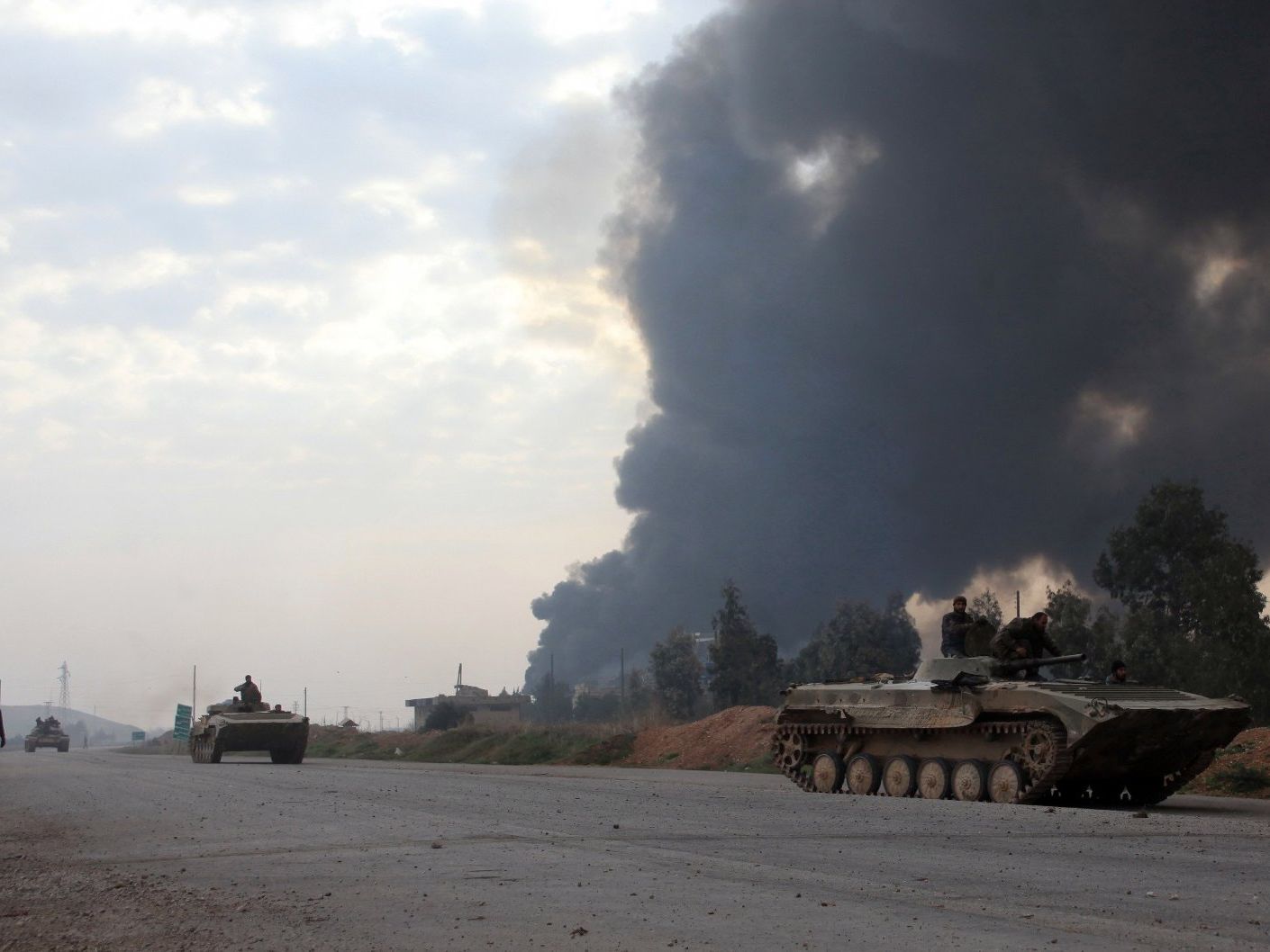 Die syrische Armee räumt ein weiteres Zwischenziel auf dem Weg nach Aleppo. Die syrische Armee räumt ein weiteres Zwischenziel auf dem Weg nach Aleppo.