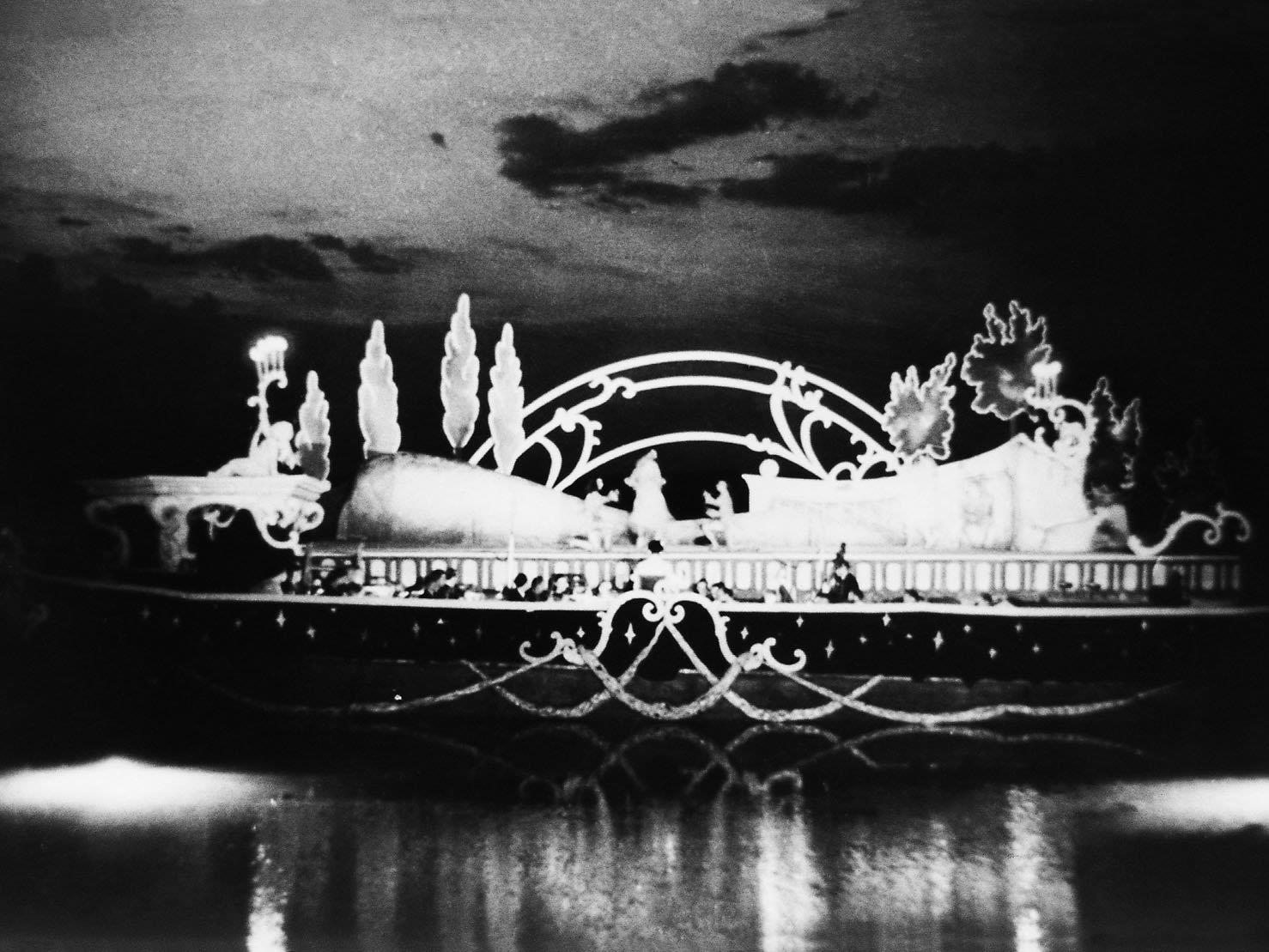 Das einzig erhaltene Bild von der Bregenzer Seebühne im Jahr 1946.