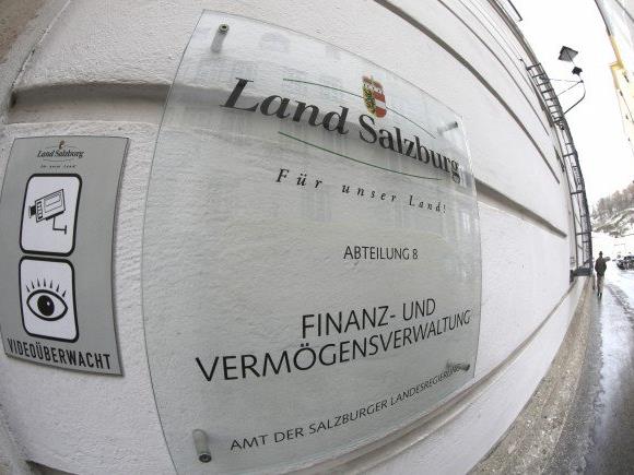 Bei mit Banken abgeschlossenen Vergleichen sind bereits rund 28,4 Millionen Euro an das Land zurückgeflossen.