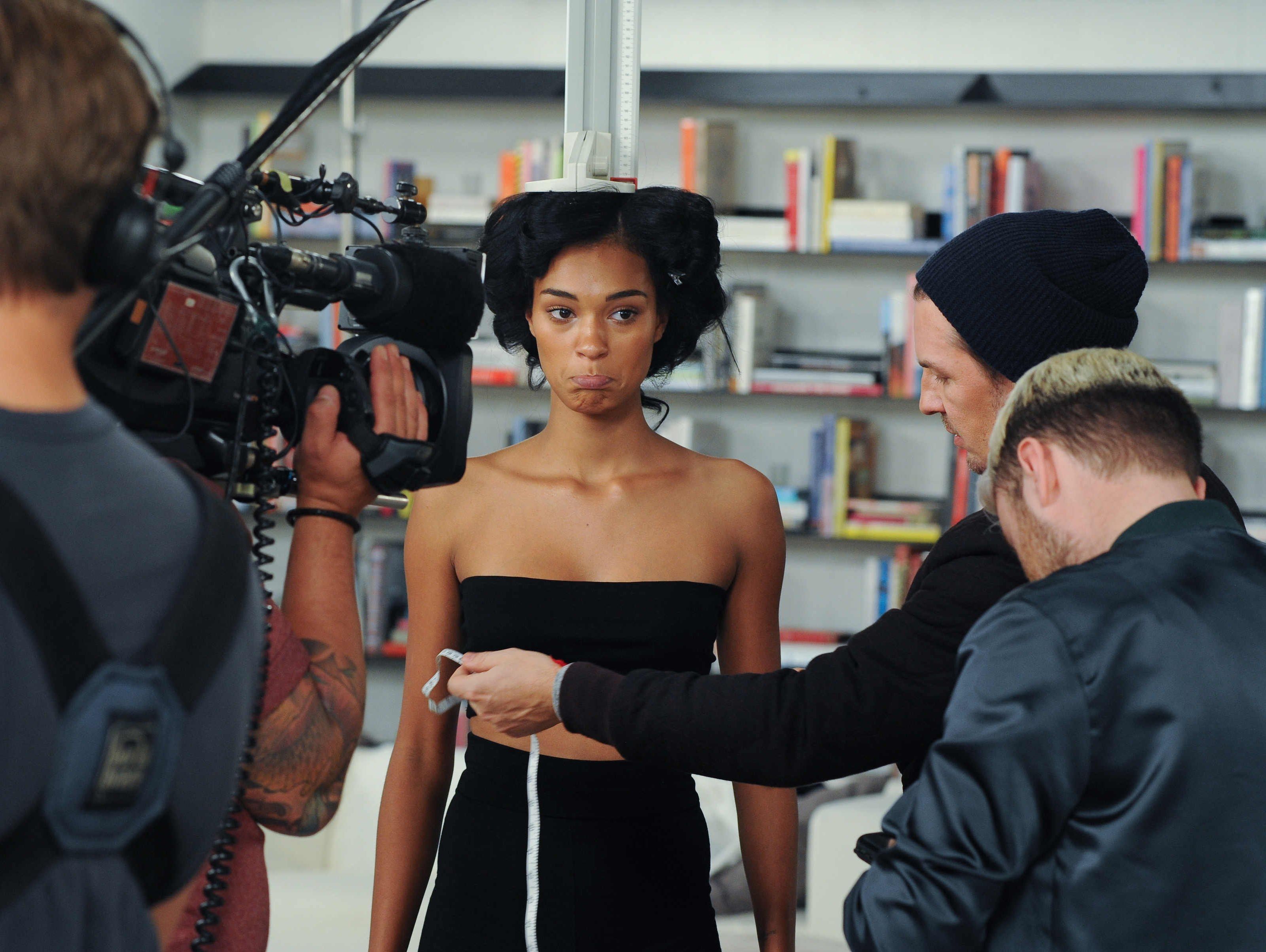 Jasmin aus Dornbirn geht es bei GNTM an die Haare. Jasmin aus Dornbirn geht es bei GNTM an die Haare.