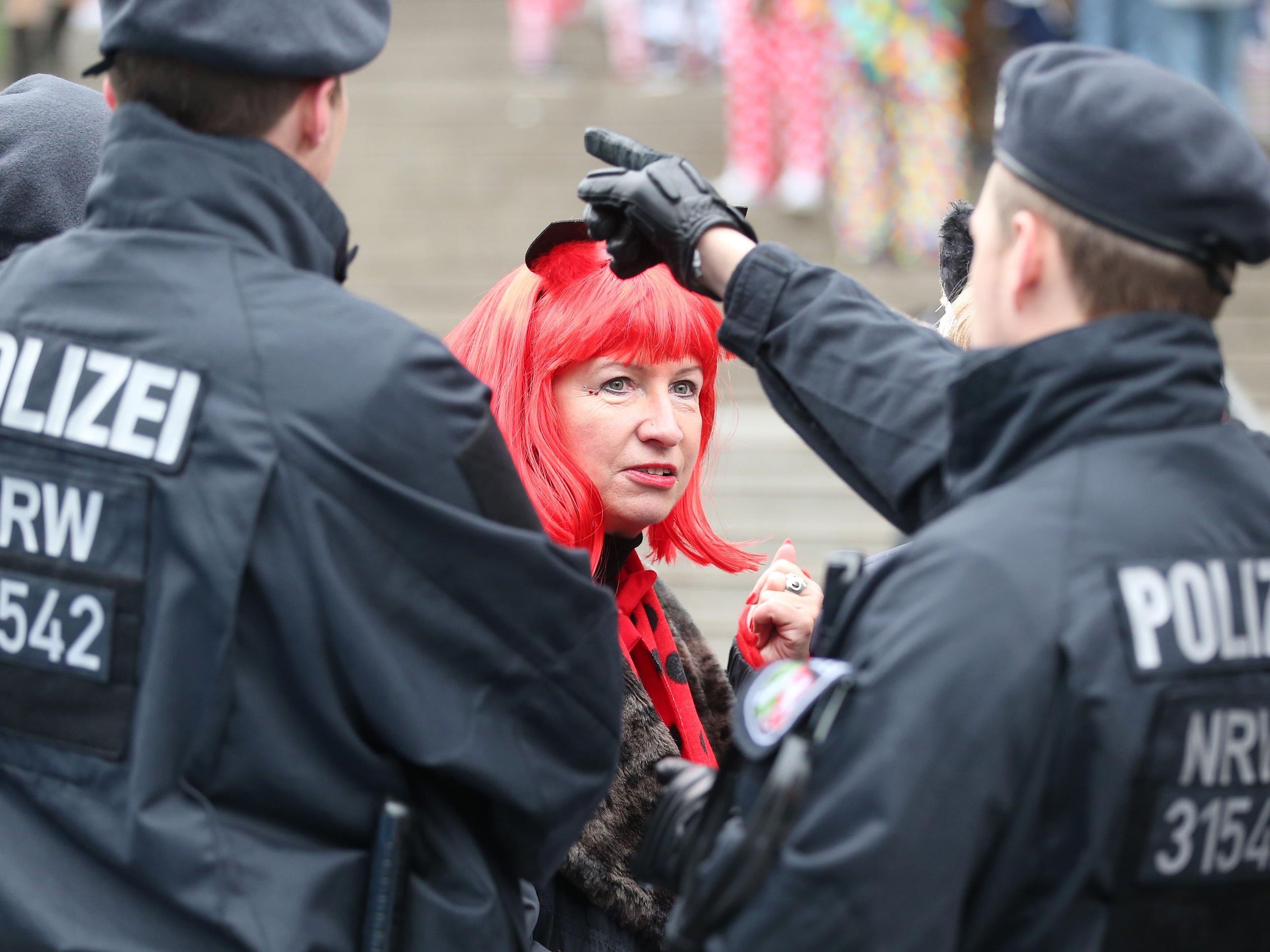 Köln kommt trotz Großaufgebots der Polizei nicht zur Ruhe.
