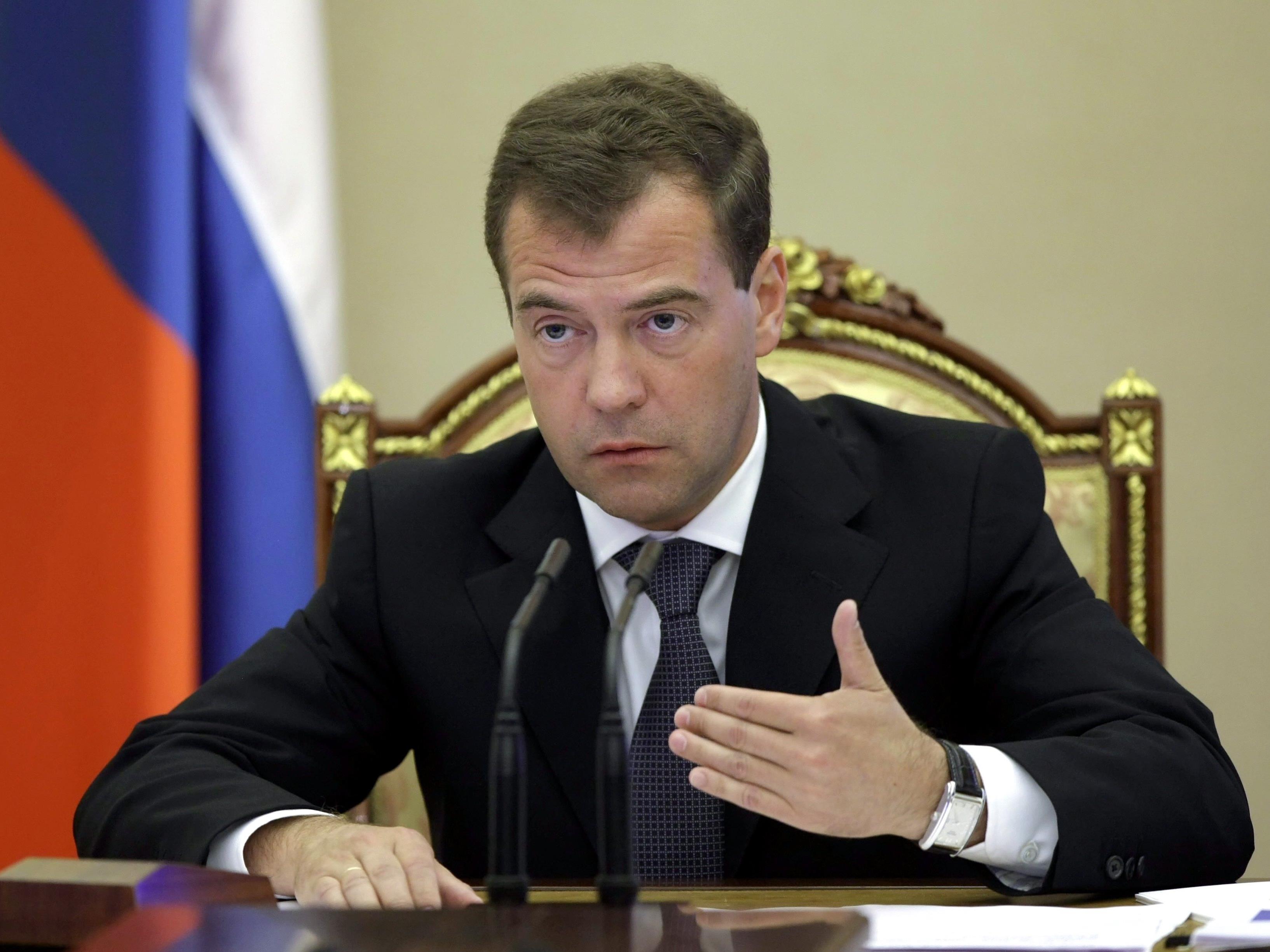 Medwedew: Verhandeln statt "einen neuen Weltkrieg" auslösen.