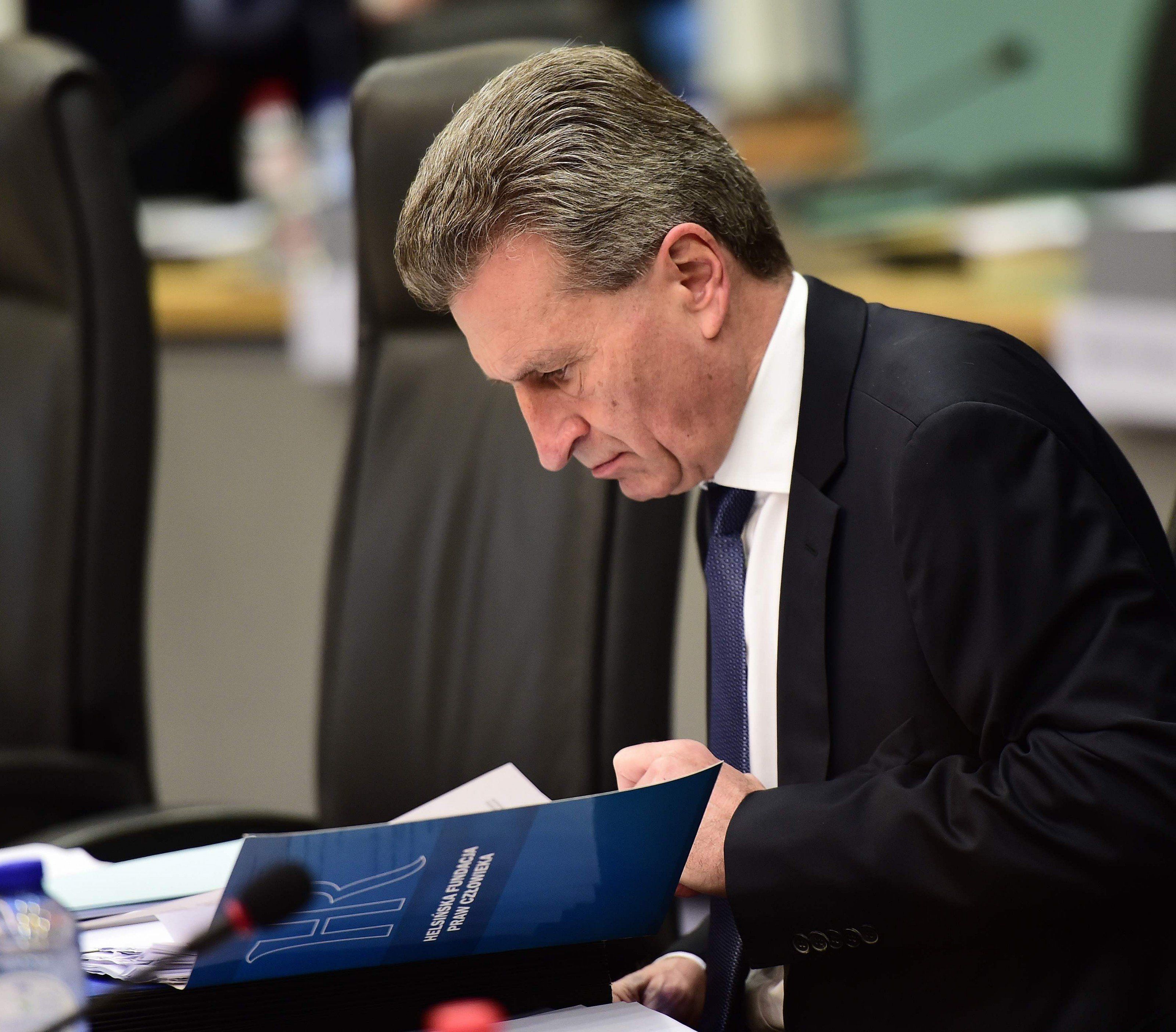 EU-Kommissar hält wenig von Chefin der rechtspopulistischen Alternative für Deutschland, Frauke Petry. EU-Kommissar hält wenig von Chefin der rechtspopulistischen Alternative für Deutschland, Frauke Petry.