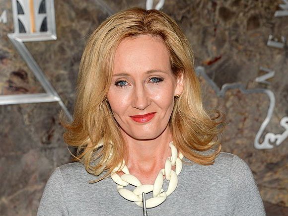 J.K. Rowling hat einen neuen Harry Potter geschrieben - das Theaterstück kommt auch in den Handel J.K. Rowling hat einen neuen Harry Potter geschrieben - das Theaterstück kommt auch in den Handel