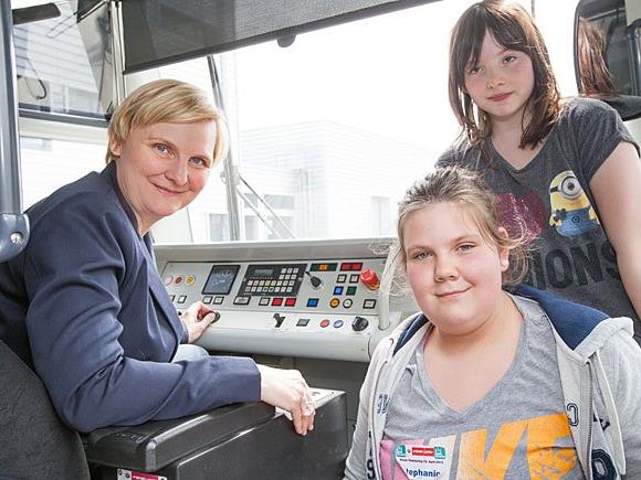 Ein Highlight beim Wiener Töchtertag: ULF fahren in der Hauptwerkstätte der Wiener Linien