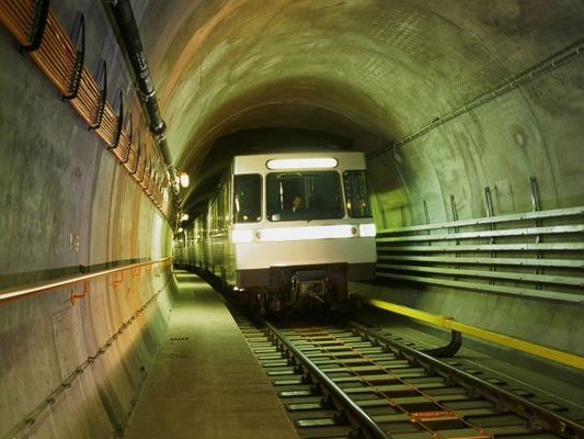 Ab durch den Tunnel ging es für die U2-Fahrgäste. Ab durch den Tunnel ging es für die U2-Fahrgäste.