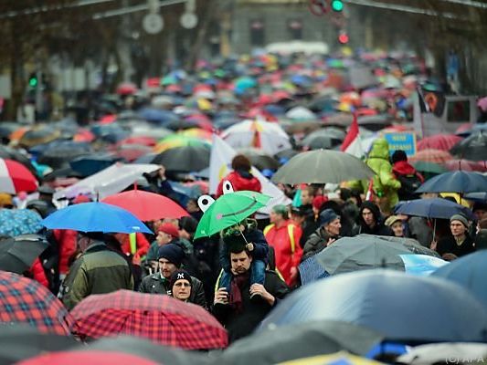 Regen hielt die Demonstranten nicht ab Regen hielt die Demonstranten nicht ab