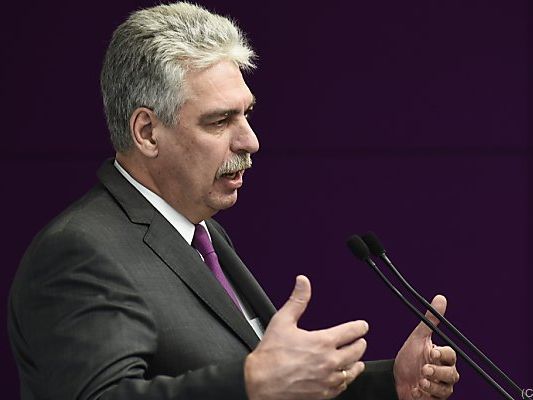 Schelling beklagt sich über Bremser Schelling beklagt sich über Bremser