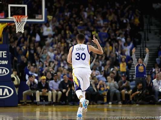 Golden-State-Star Curry gewann und feierte 28. Geburtstag
