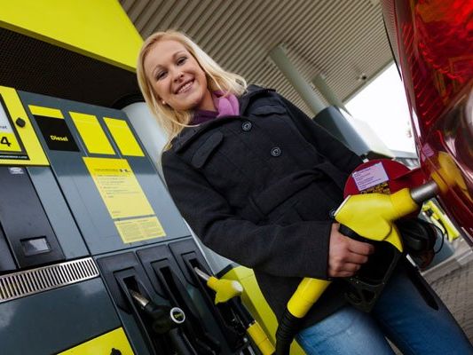 Am Osterwochenende werden die Spritpreise leicht ansteigen. Am Osterwochenende werden die Spritpreise leicht ansteigen.