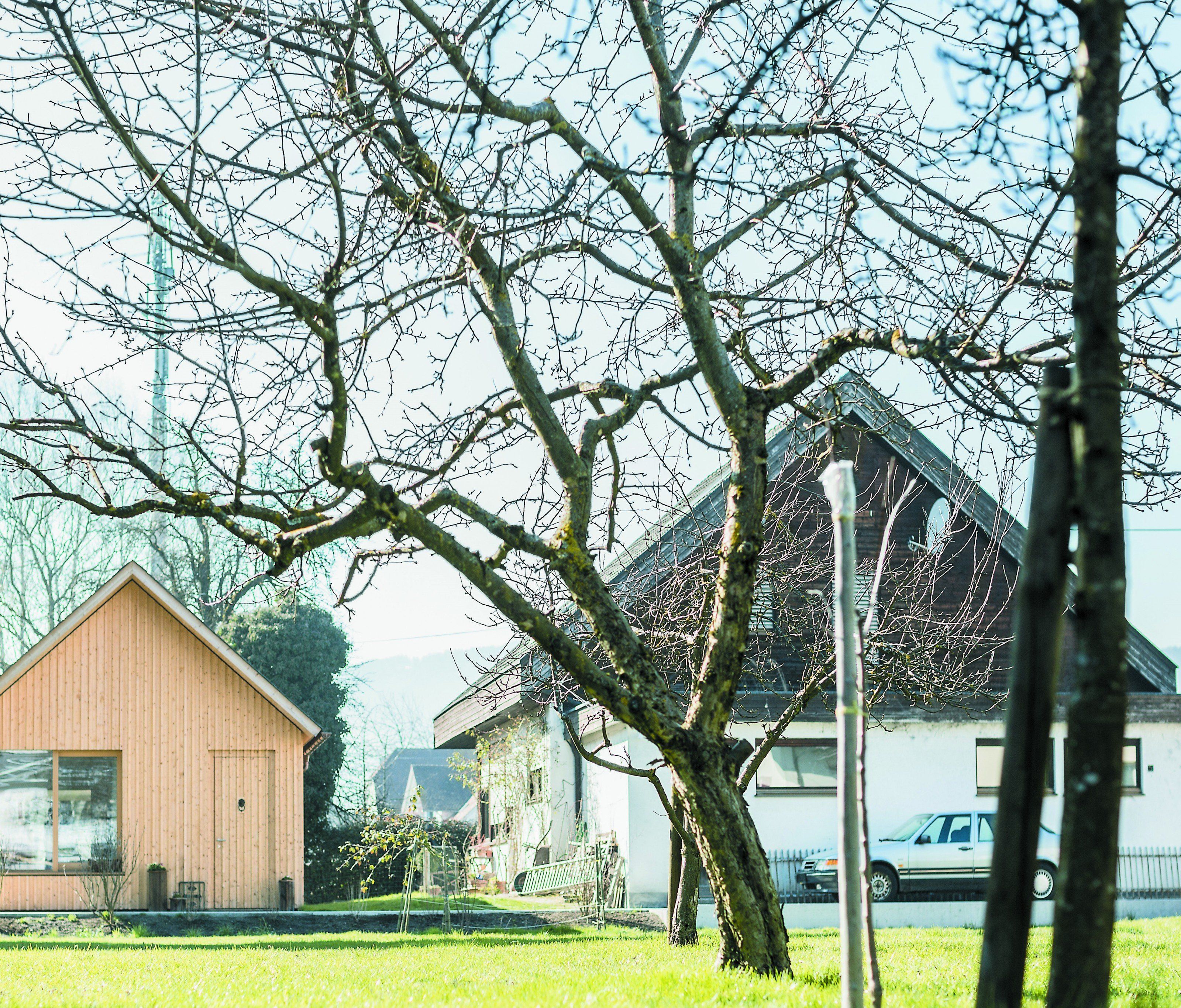 Bauherrin Julia P. entschied sich, ein für ihre Bedürfnisse angefertigtes Zuhause im elterlichen Garten zu planen.