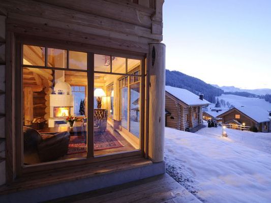 In unserem Ostergewinnspiel können Sie heute einen Urlaub in einem Luxus Chalet gewinnen. In unserem Ostergewinnspiel können Sie heute einen Urlaub in einem Luxus Chalet gewinnen.
