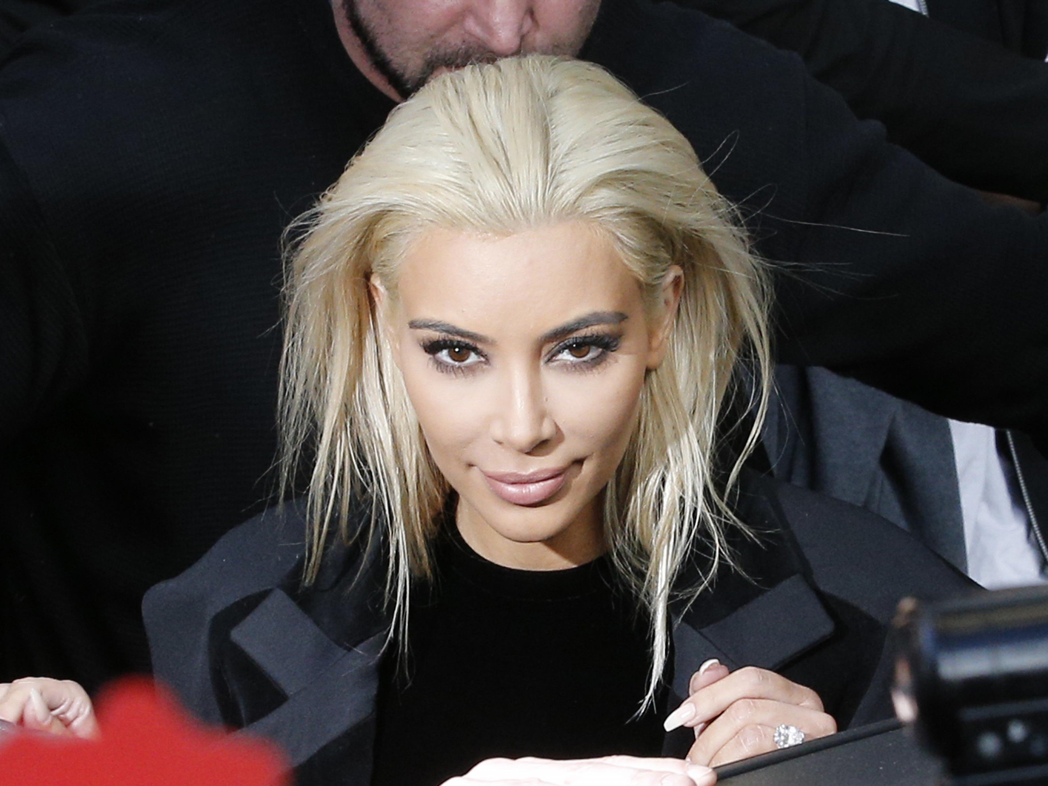 Kim Kardashian zieht wieder blank.