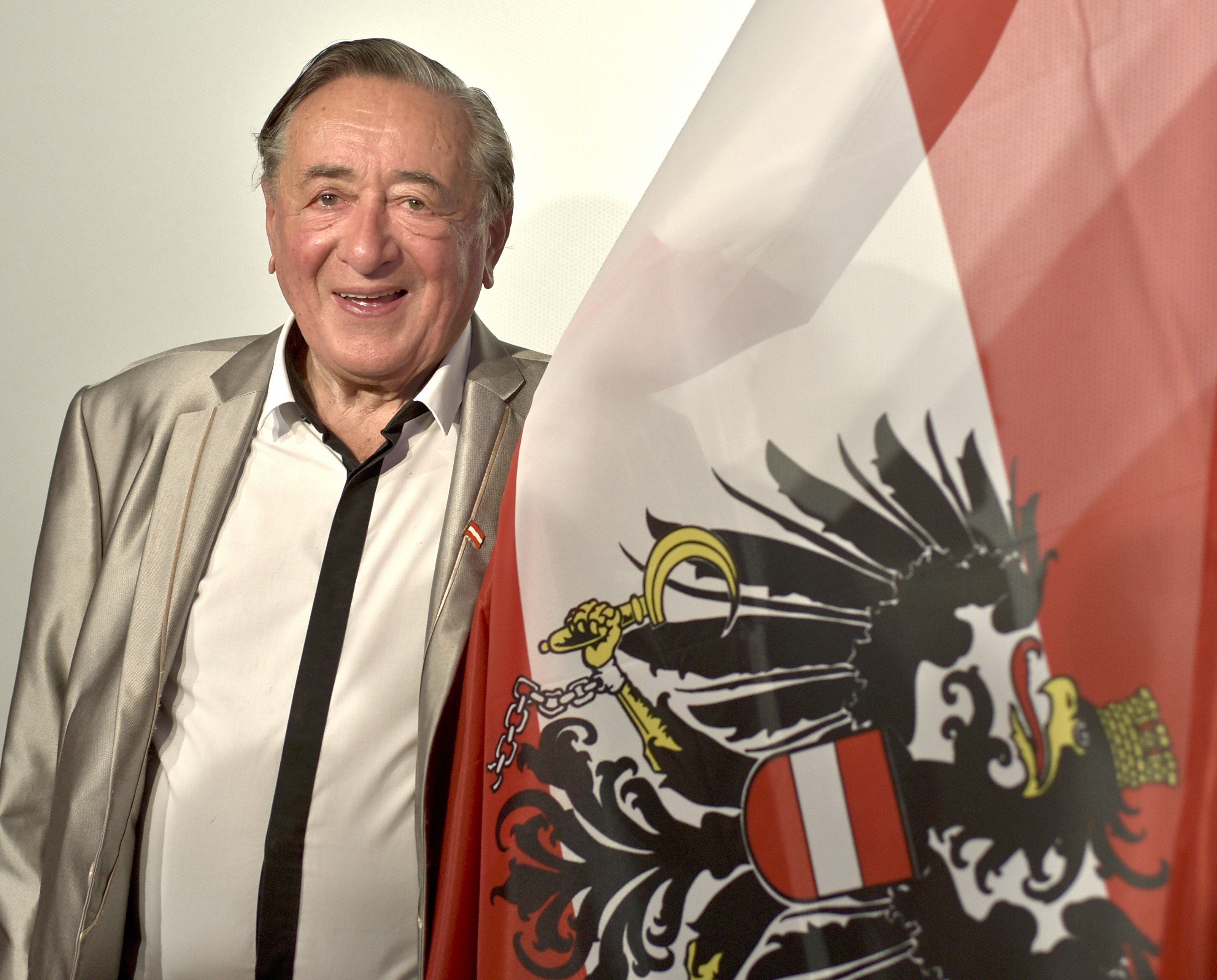 Richard Lugner hat es in letzter Minute auf den Stimmzettel geschafft. Richard Lugner hat es in letzter Minute auf den Stimmzettel geschafft.