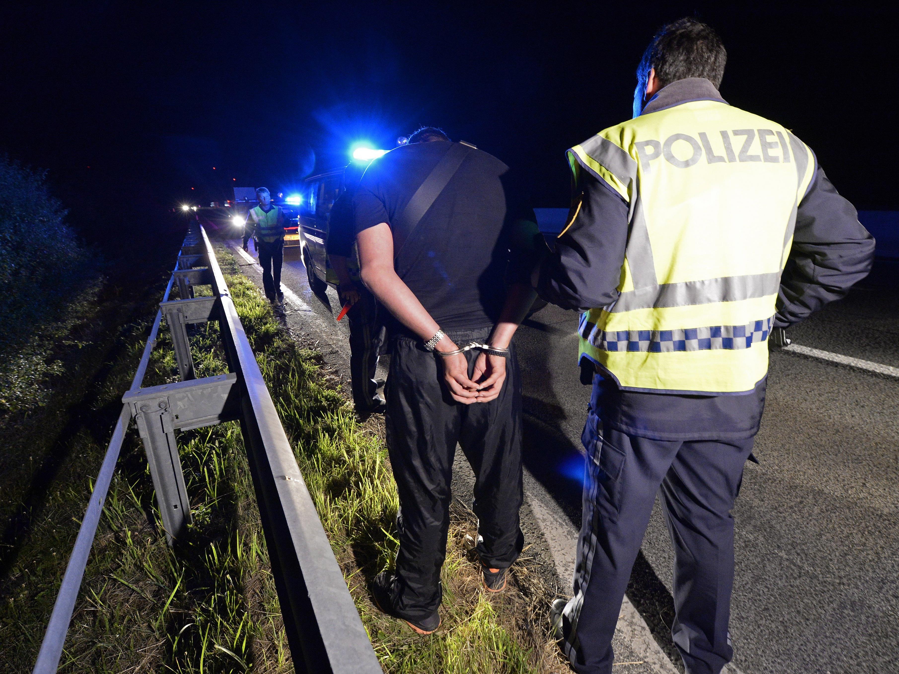 Zwei mutmaßliche Schlepper wurden im Bezirk Neusiedl am See verhaftet.