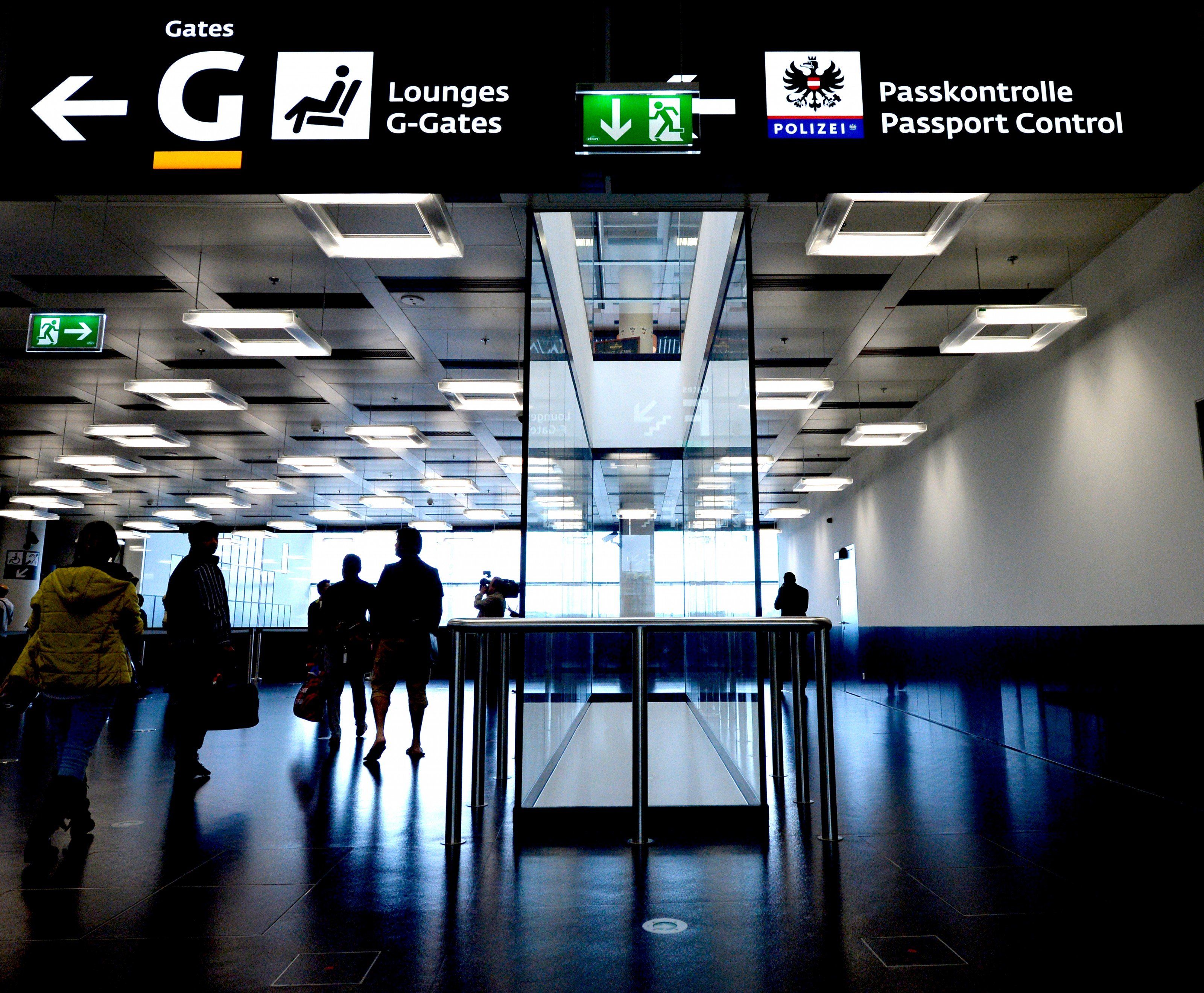 Ein Flug von Wien nach London wurde nach dem Alarm einer Passagierin gestoppt. Ein Flug von Wien nach London wurde nach dem Alarm einer Passagierin gestoppt.
