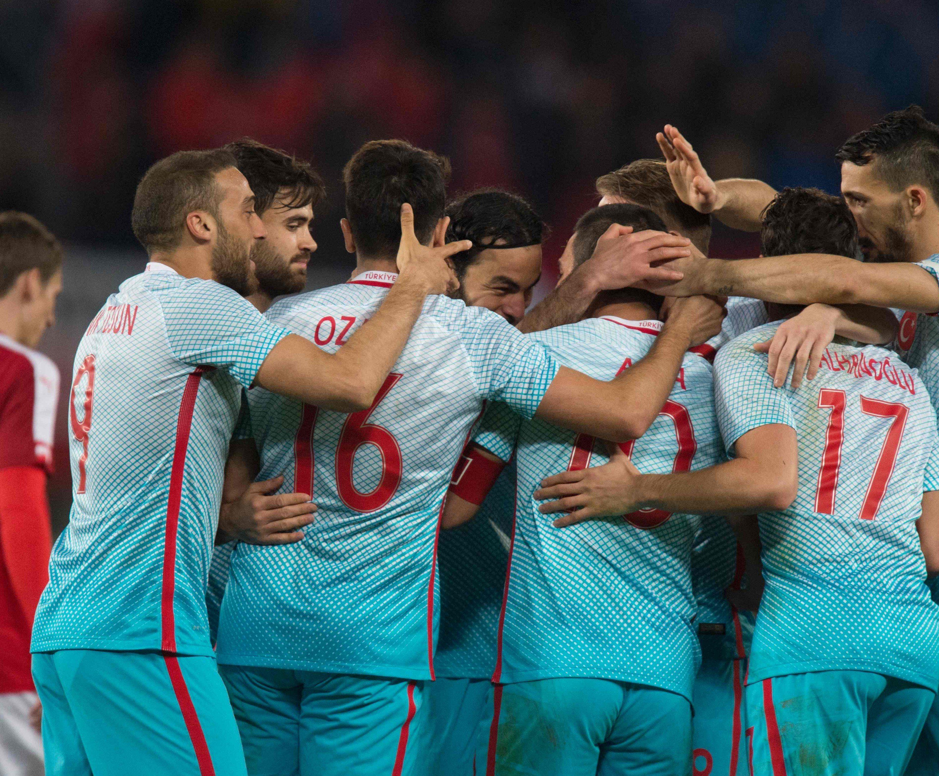 Österreich verliert den EM-Test gegen die Türkei mit 1:2. Österreich verliert den EM-Test gegen die Türkei mit 1:2.