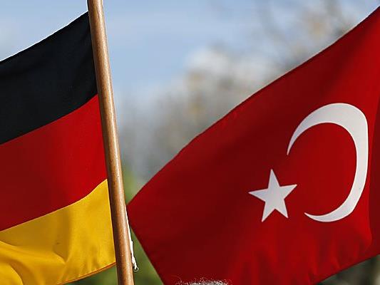 Deutscher Botschafter in Ankara muss sich für TV-Satire auf Erdogan rechtfertigen.