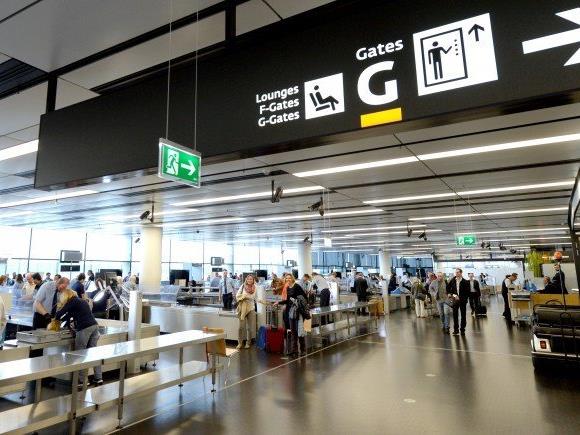 Am Flughafen Wien wurde eine Maschine wegen IS-Verdachts einer Passagierin aufgehalten