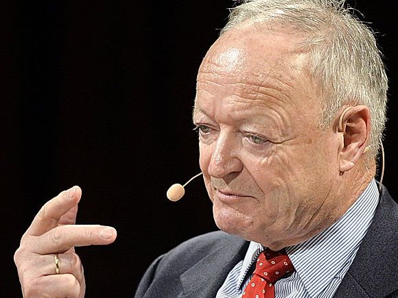 Bundespräsidentschaftskandidat Andreas Khol meldete sich nach Kritik an seinen Aussagen erklärend zu Wort Bundespräsidentschaftskandidat Andreas Khol meldete sich nach Kritik an seinen Aussagen erklärend zu Wort